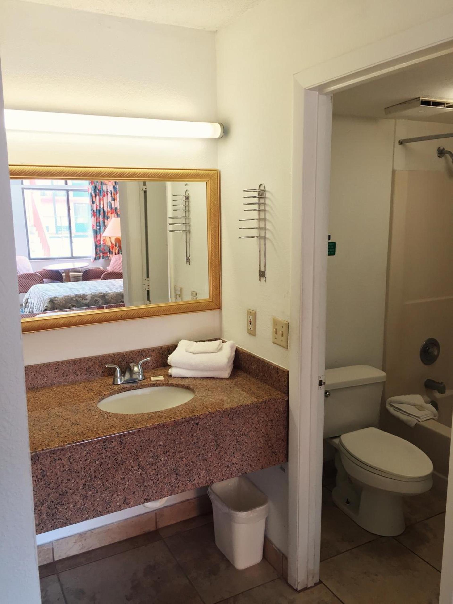 Ambassador Inn photo 9
