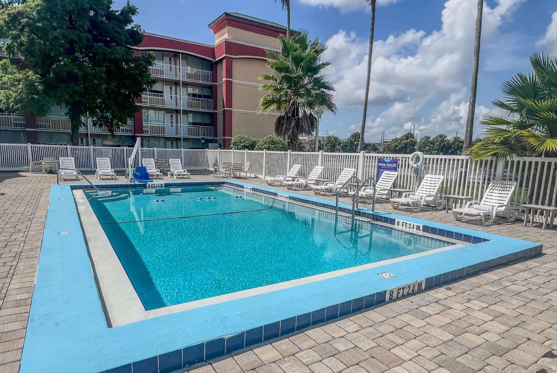 Baymont by Wyndham Orlando North Millenia photo 2