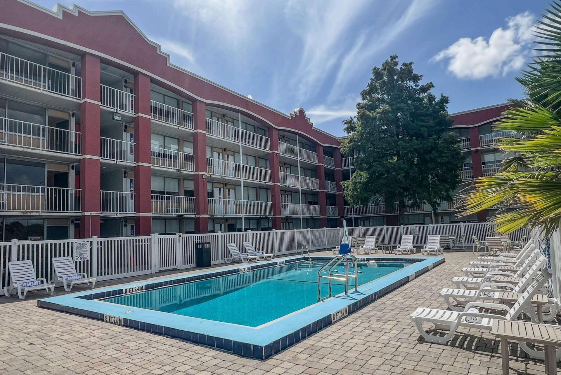 Baymont by Wyndham Orlando North Millenia photo 32