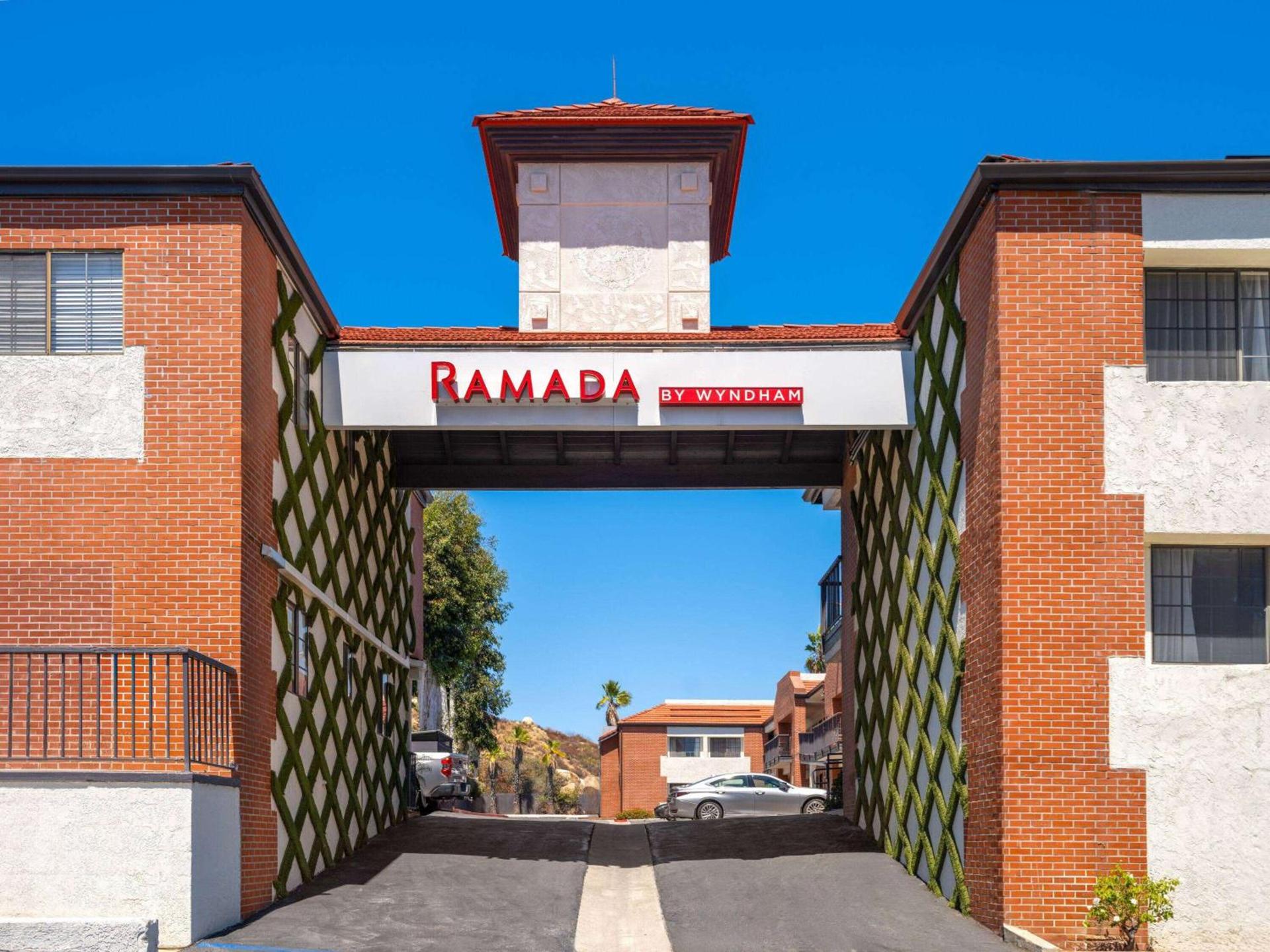 Ramada by Wyndham San Diego Poway Miramar photo 4