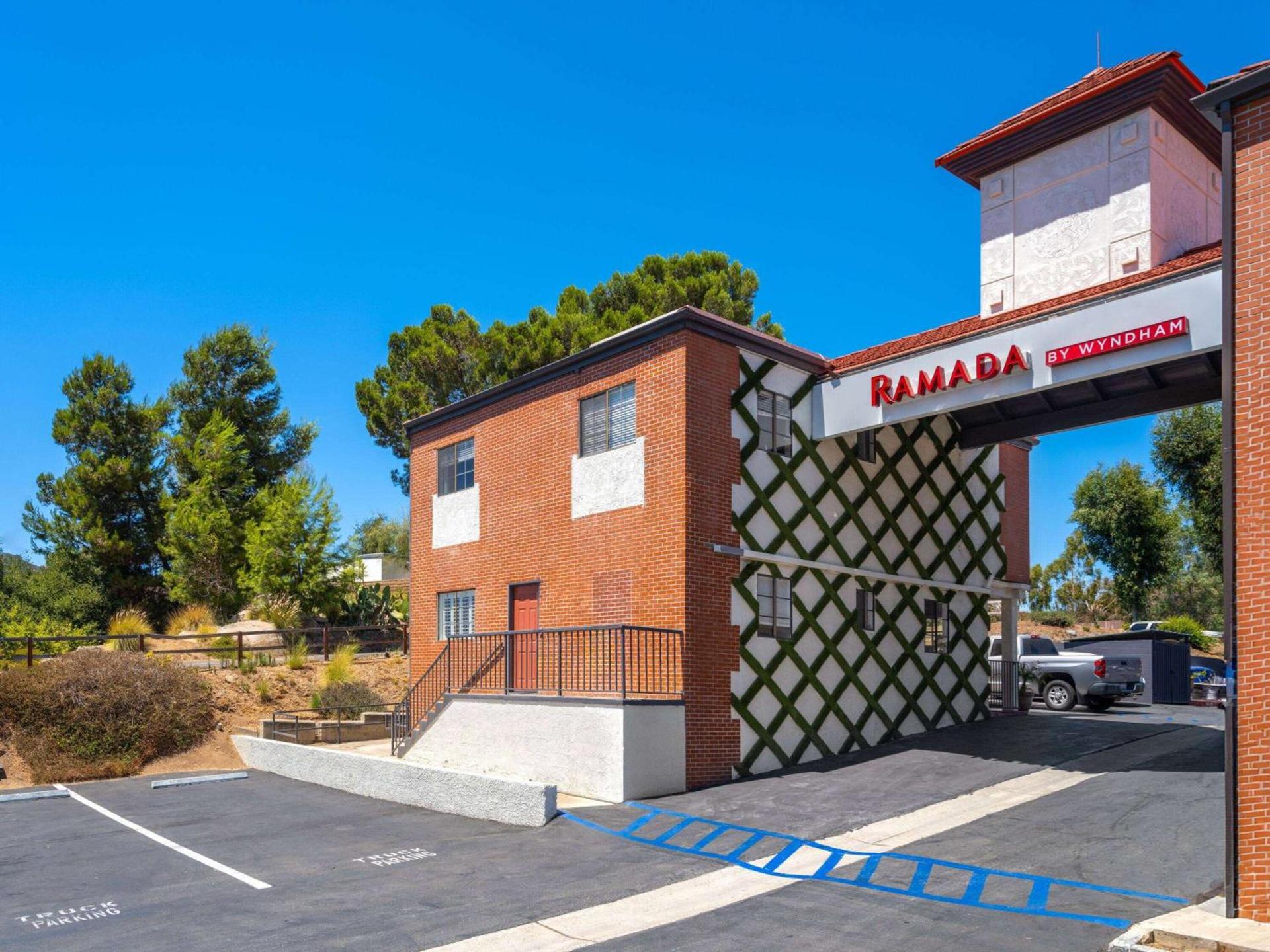 Ramada by Wyndham San Diego Poway Miramar photo 8