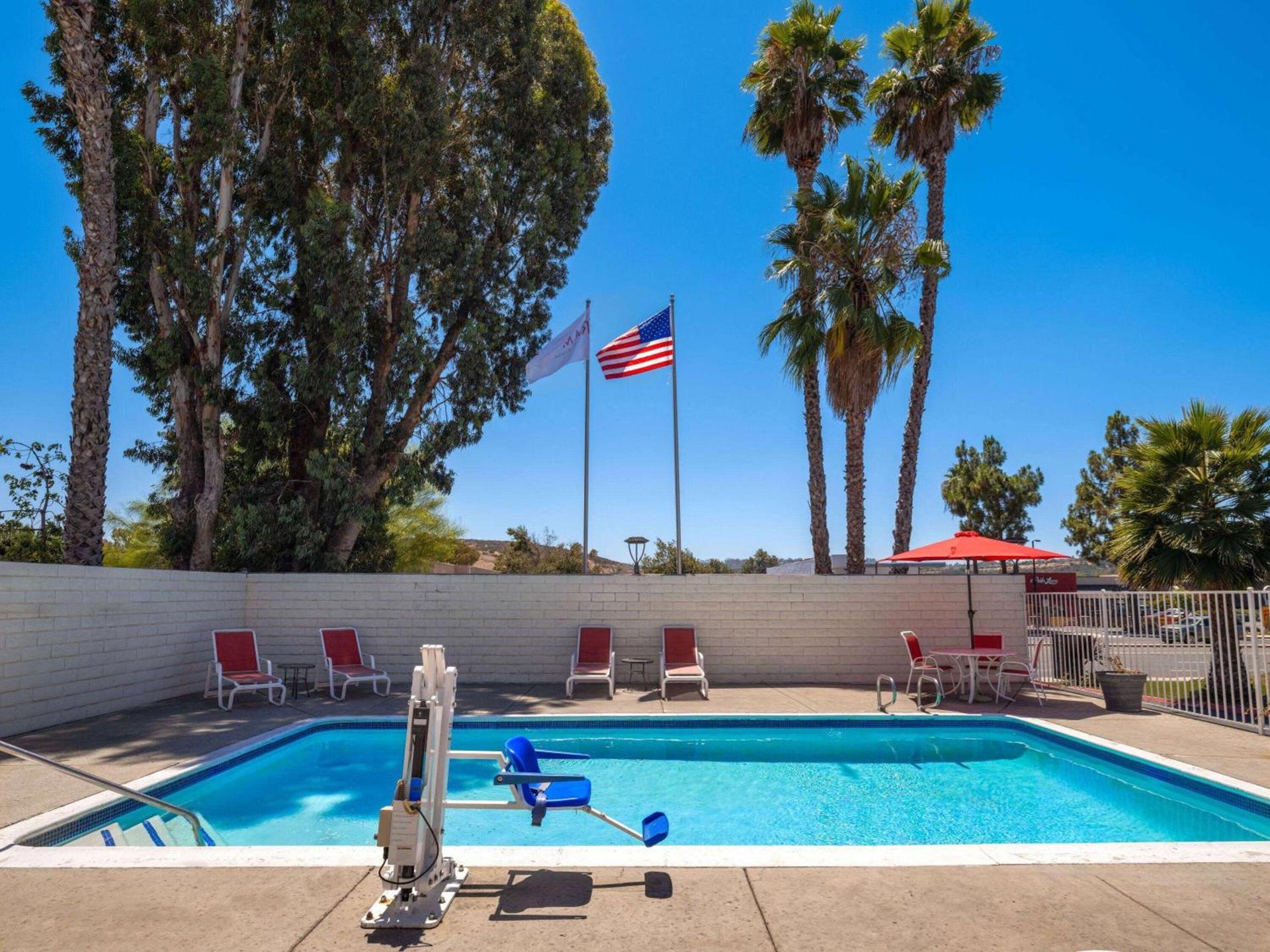 Ramada by Wyndham San Diego Poway Miramar photo 11