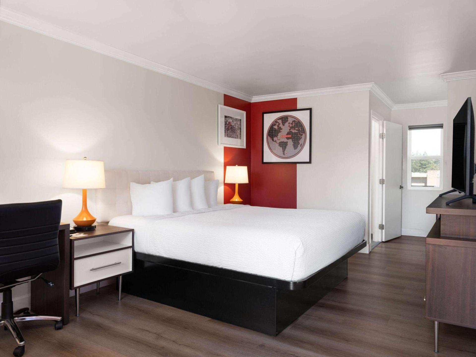 Ramada by Wyndham San Diego Poway Miramar photo 14