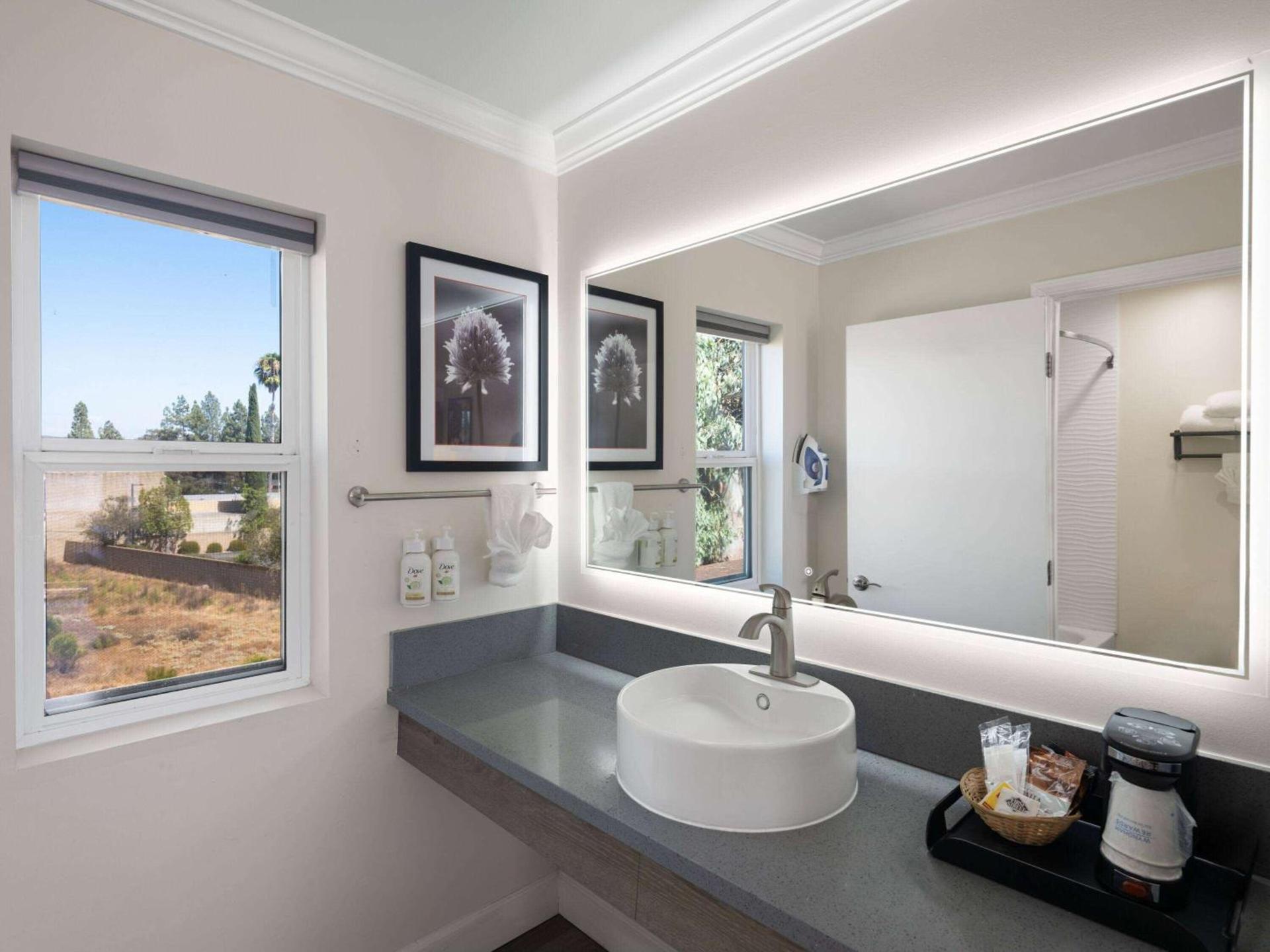 Ramada by Wyndham San Diego Poway Miramar photo 18