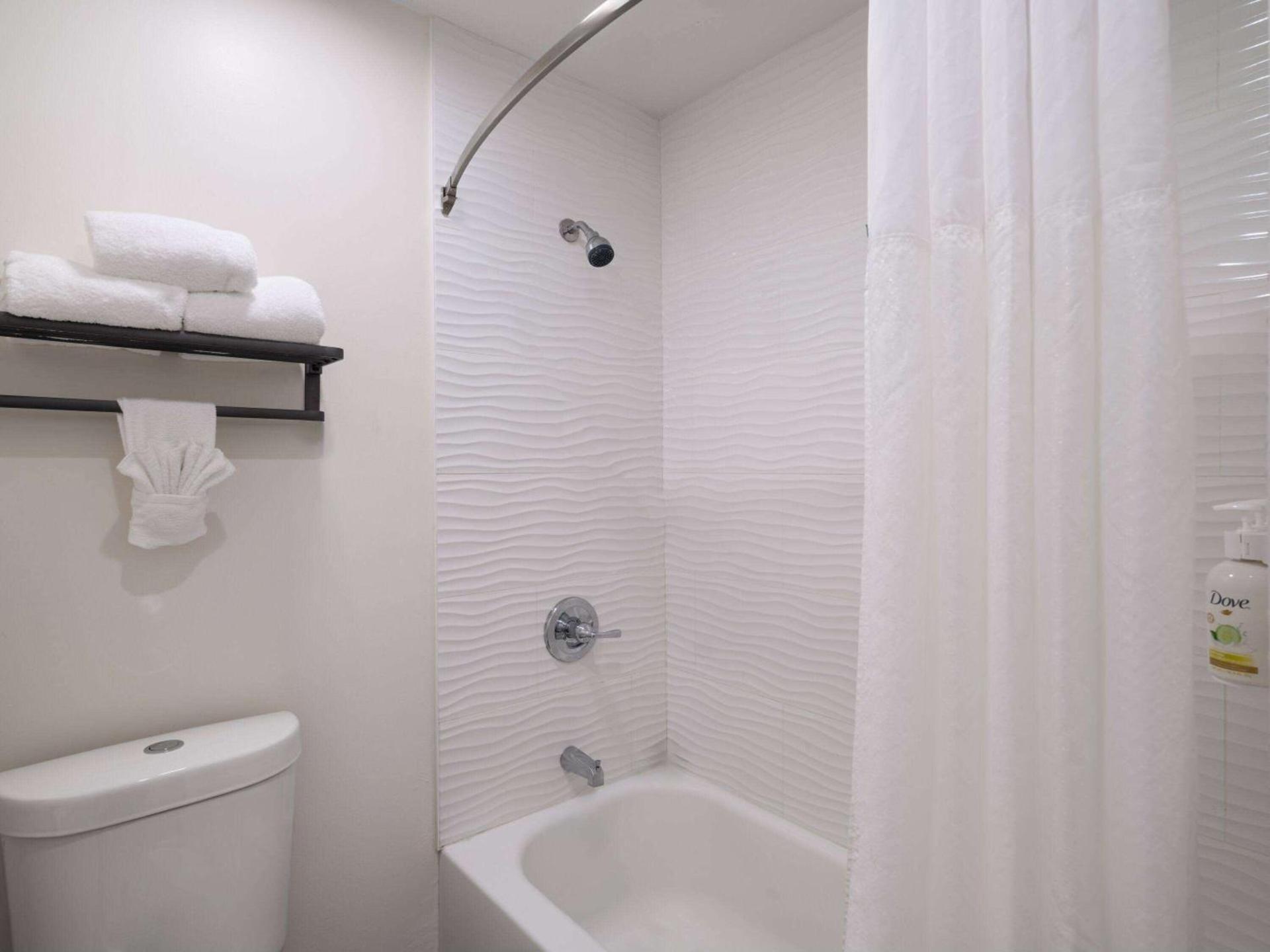 Ramada by Wyndham San Diego Poway Miramar photo 19