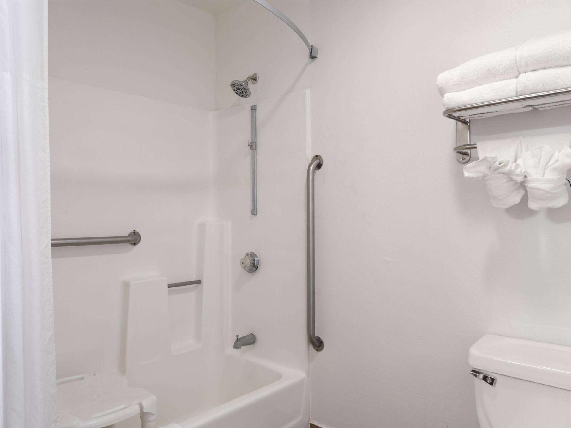 Ramada by Wyndham San Diego Poway Miramar photo 23