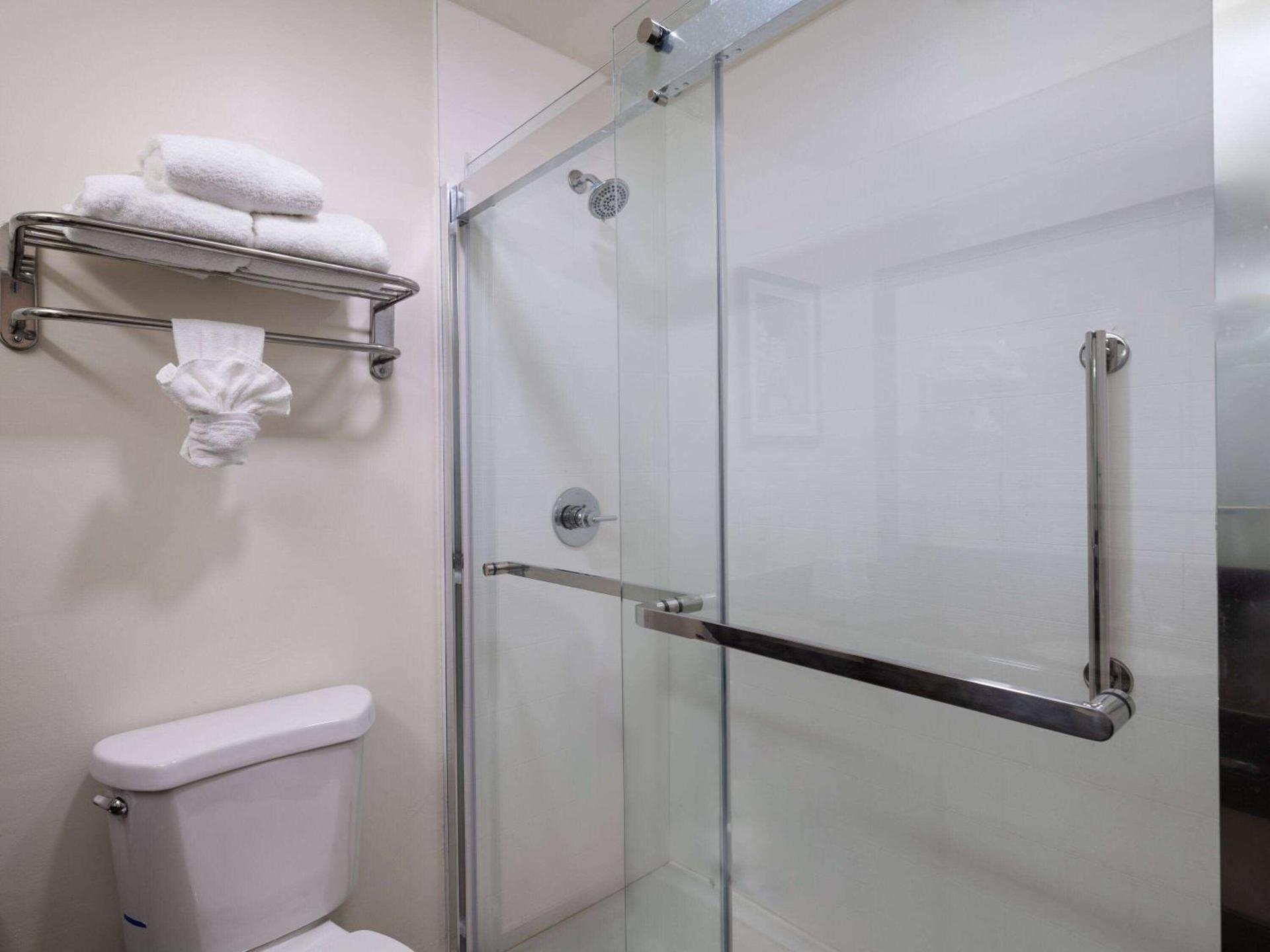 Ramada by Wyndham San Diego Poway Miramar photo 25