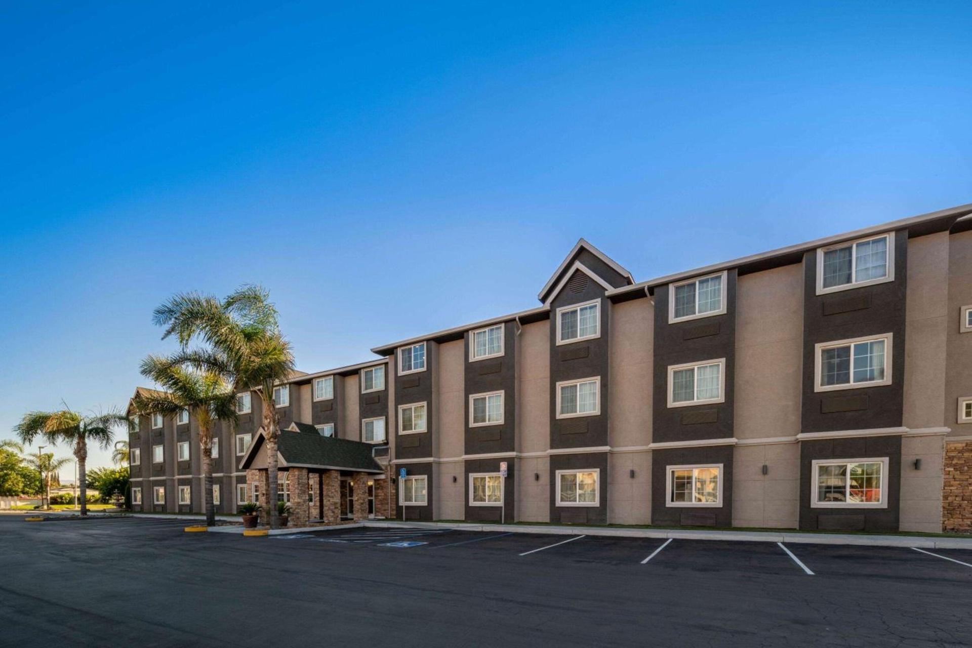 Microtel Inn & Suites by Wyndham Tracy photo 2