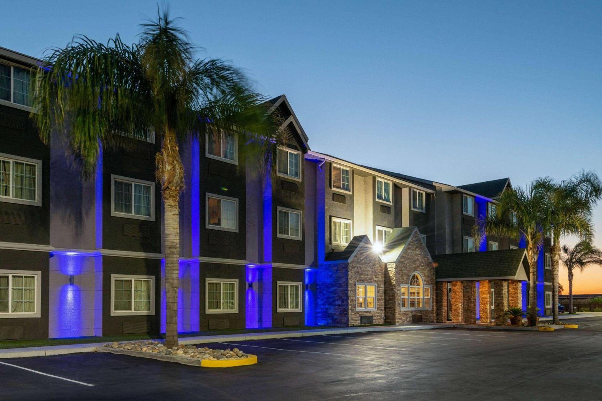 Microtel Inn & Suites by Wyndham Tracy photo 4