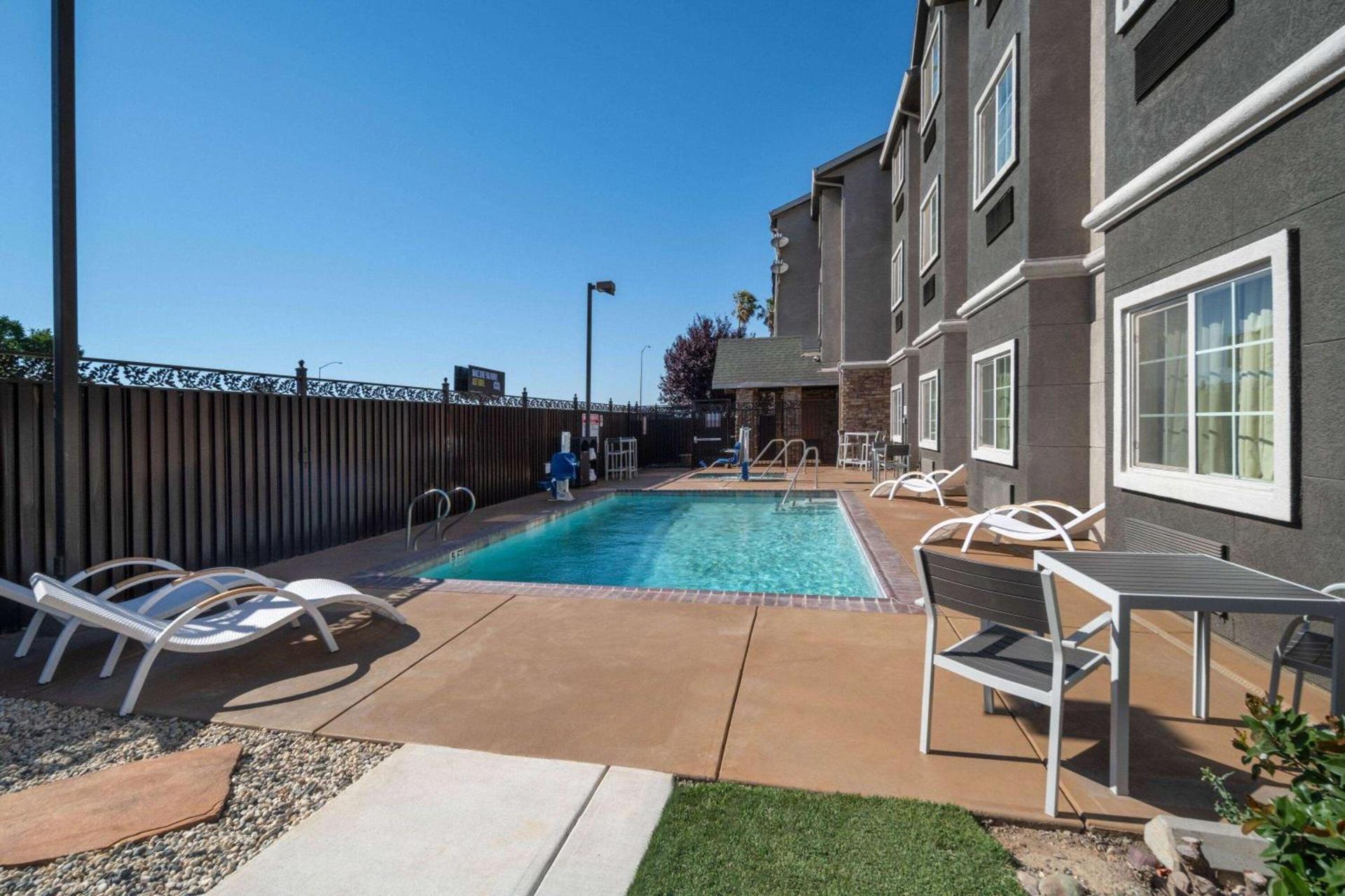 Microtel Inn & Suites by Wyndham Tracy photo 10