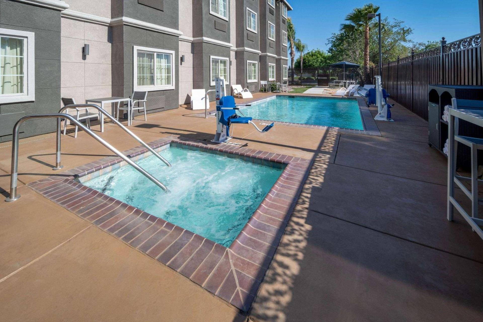 Microtel Inn & Suites by Wyndham Tracy photo 11
