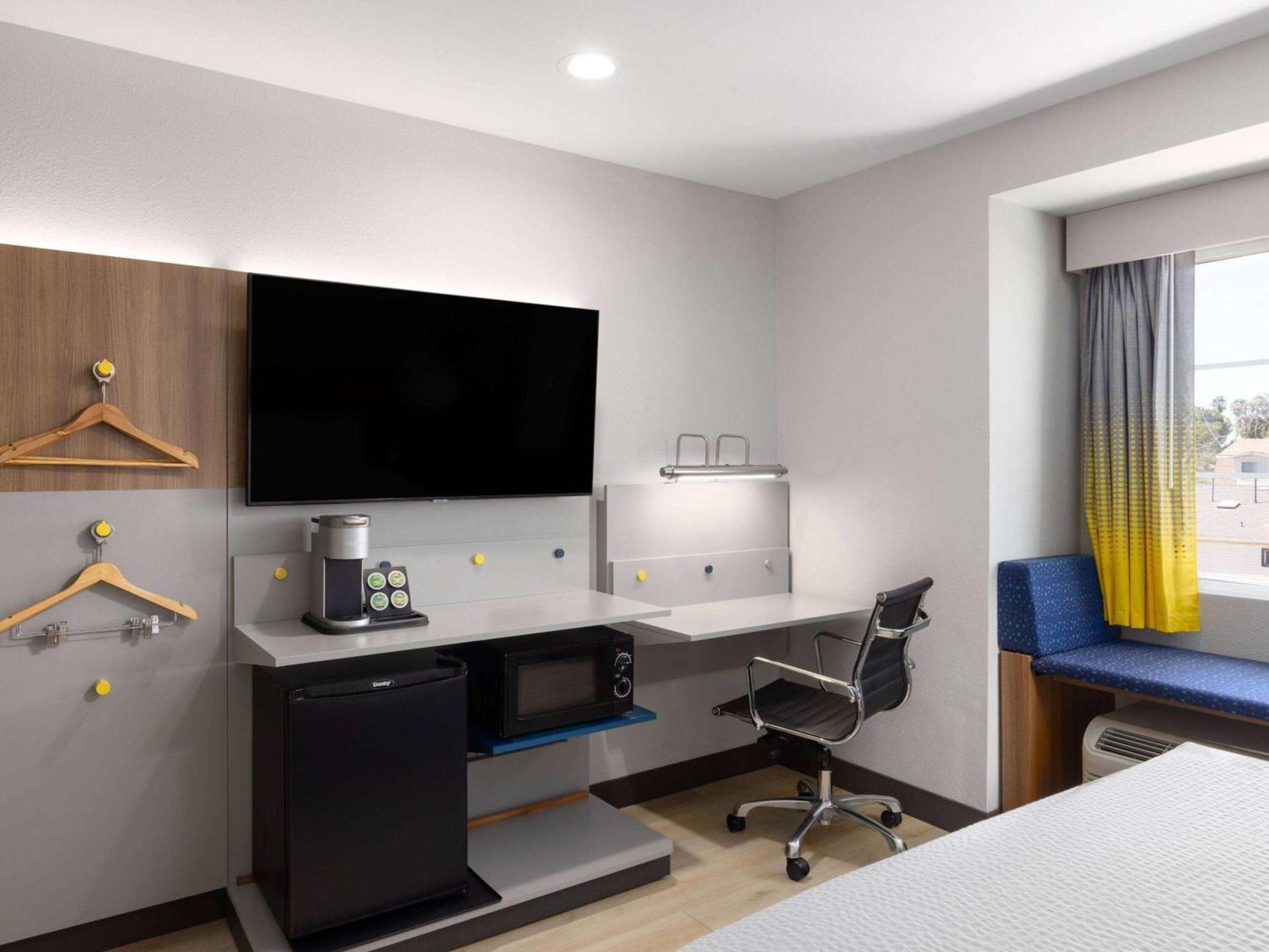 Microtel Inn & Suites by Wyndham Tracy photo 17