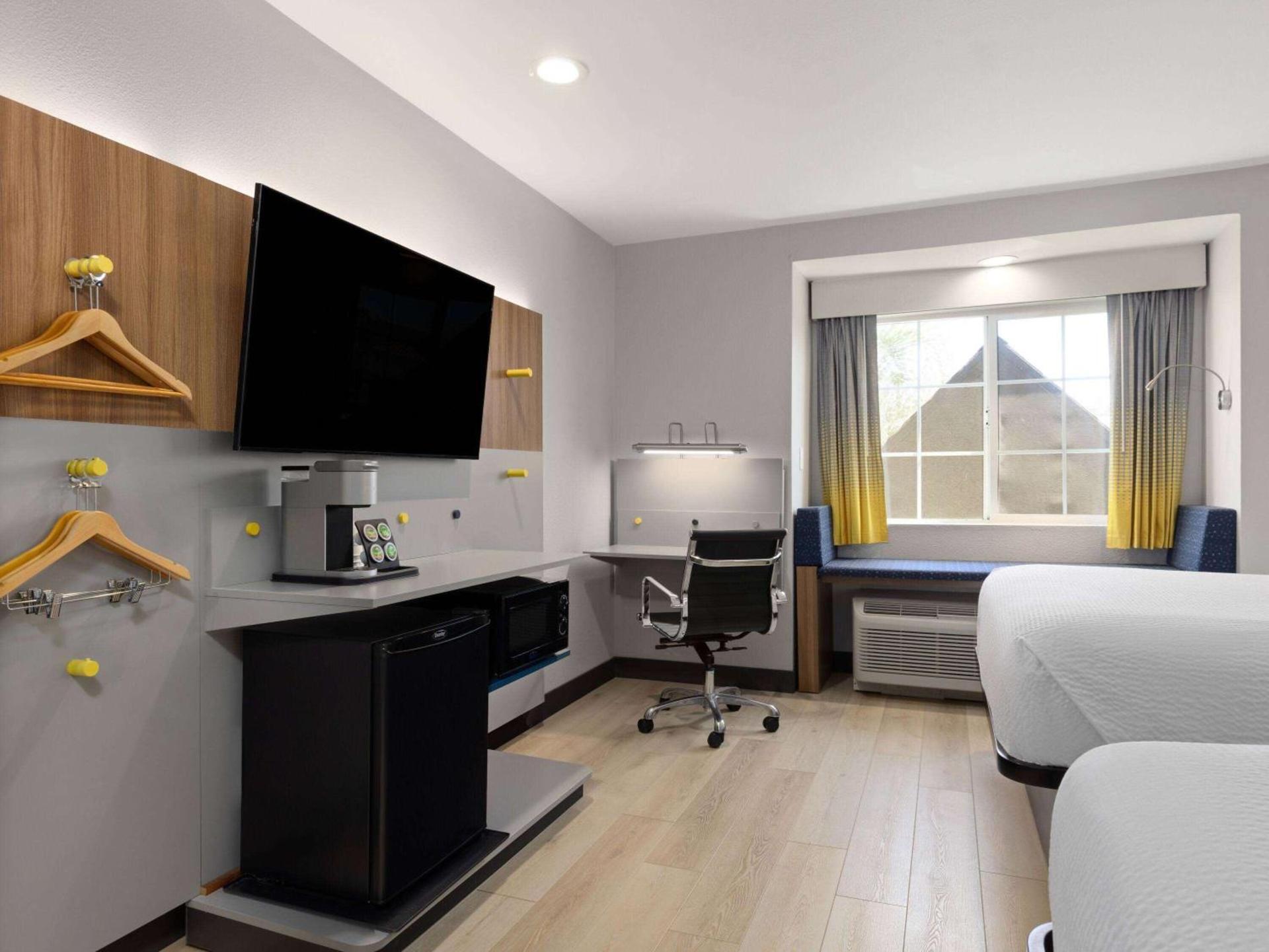 Microtel Inn & Suites by Wyndham Tracy photo 20