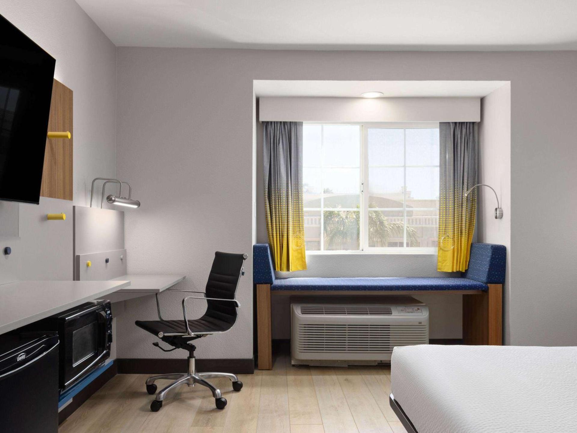Microtel Inn & Suites by Wyndham Tracy photo 22