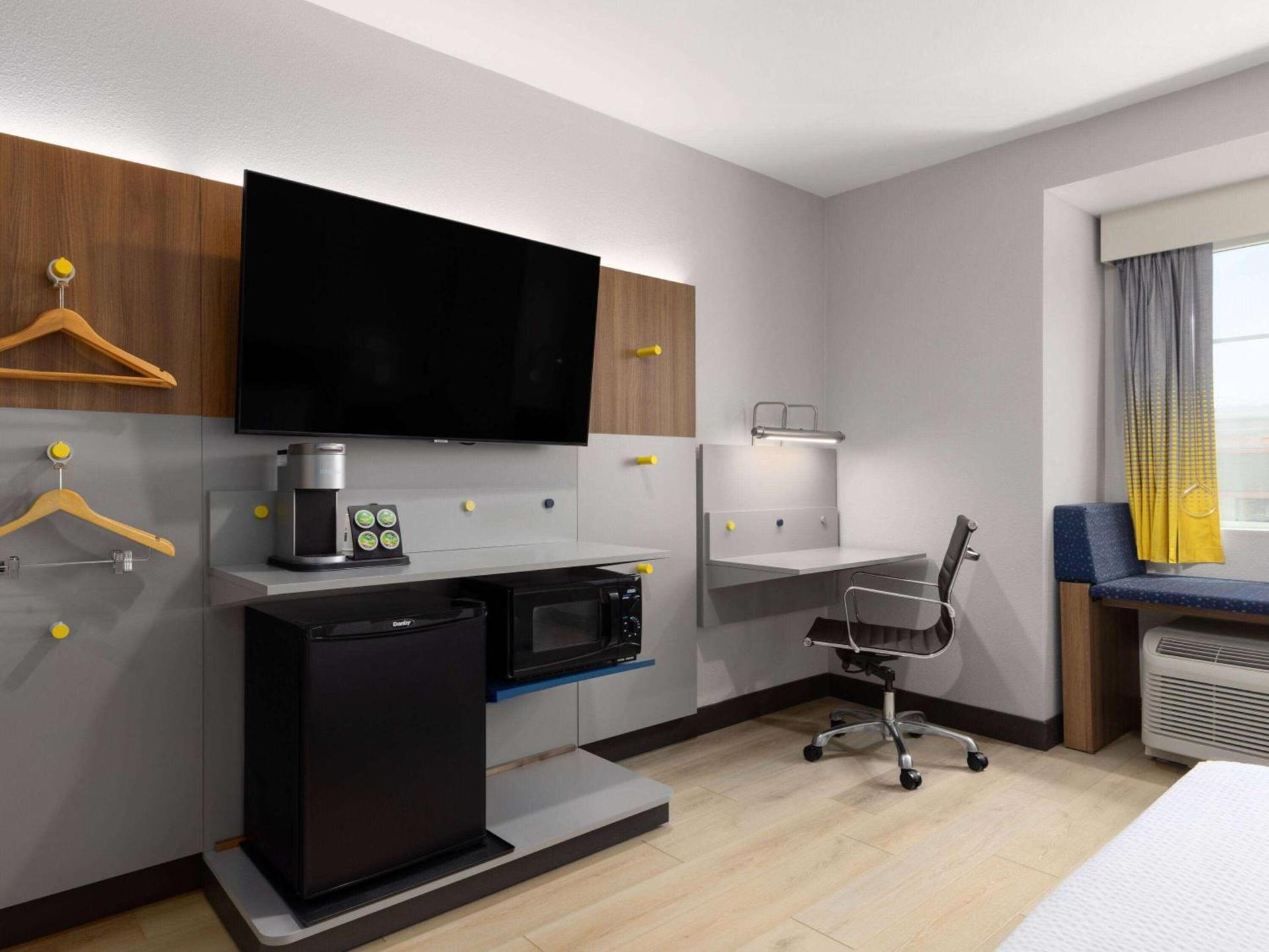 Microtel Inn & Suites by Wyndham Tracy photo 23