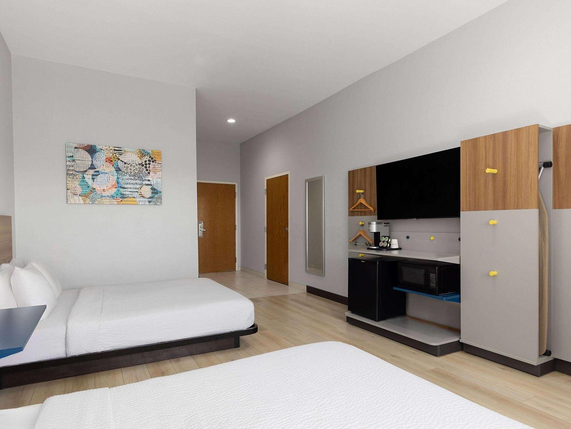 Microtel Inn & Suites by Wyndham Tracy photo 24