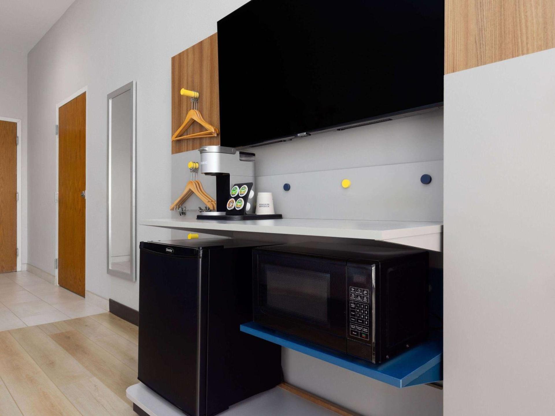 Microtel Inn & Suites by Wyndham Tracy photo 25