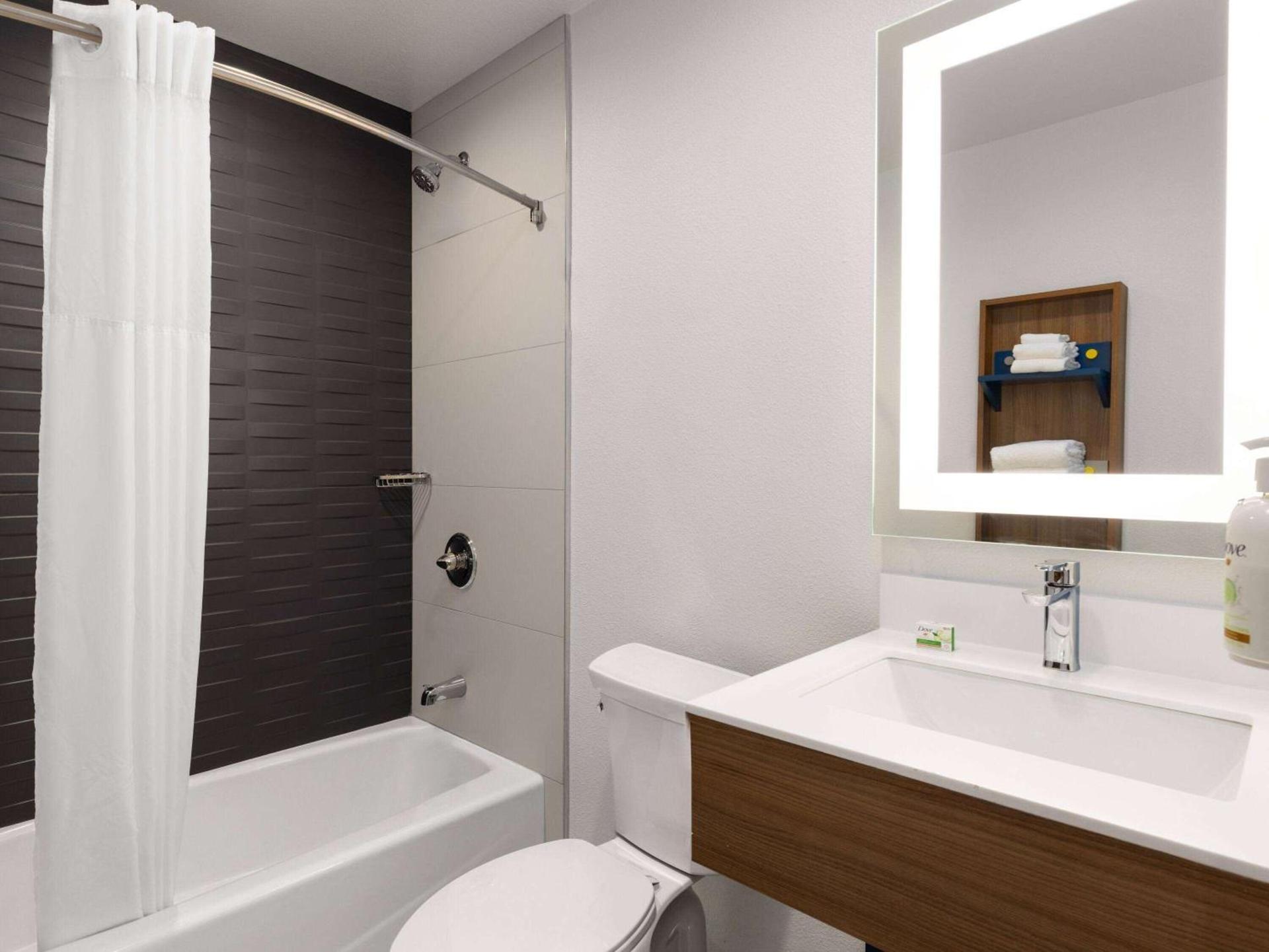 Microtel Inn & Suites by Wyndham Tracy photo 26