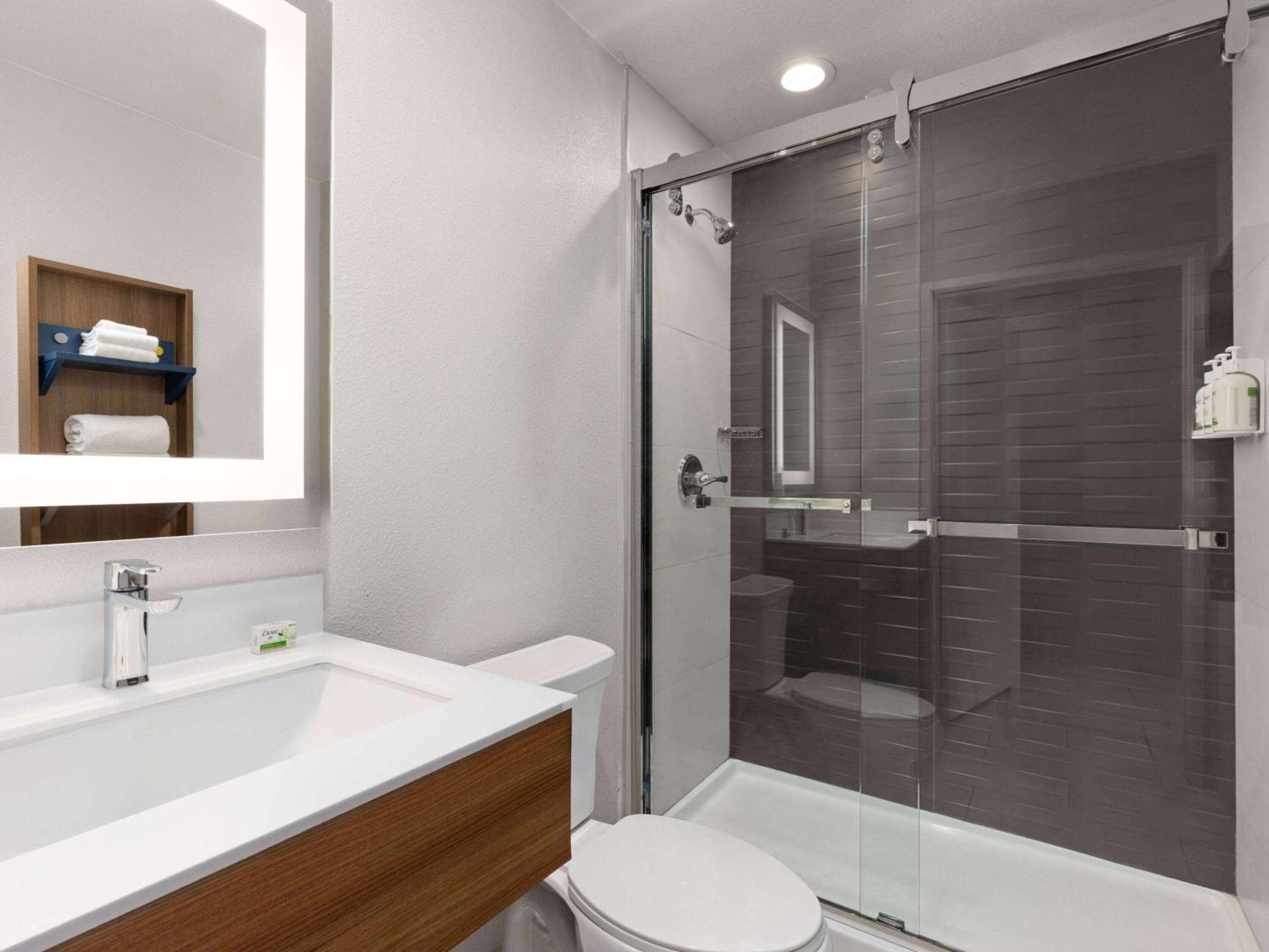 Microtel Inn & Suites by Wyndham Tracy photo 27