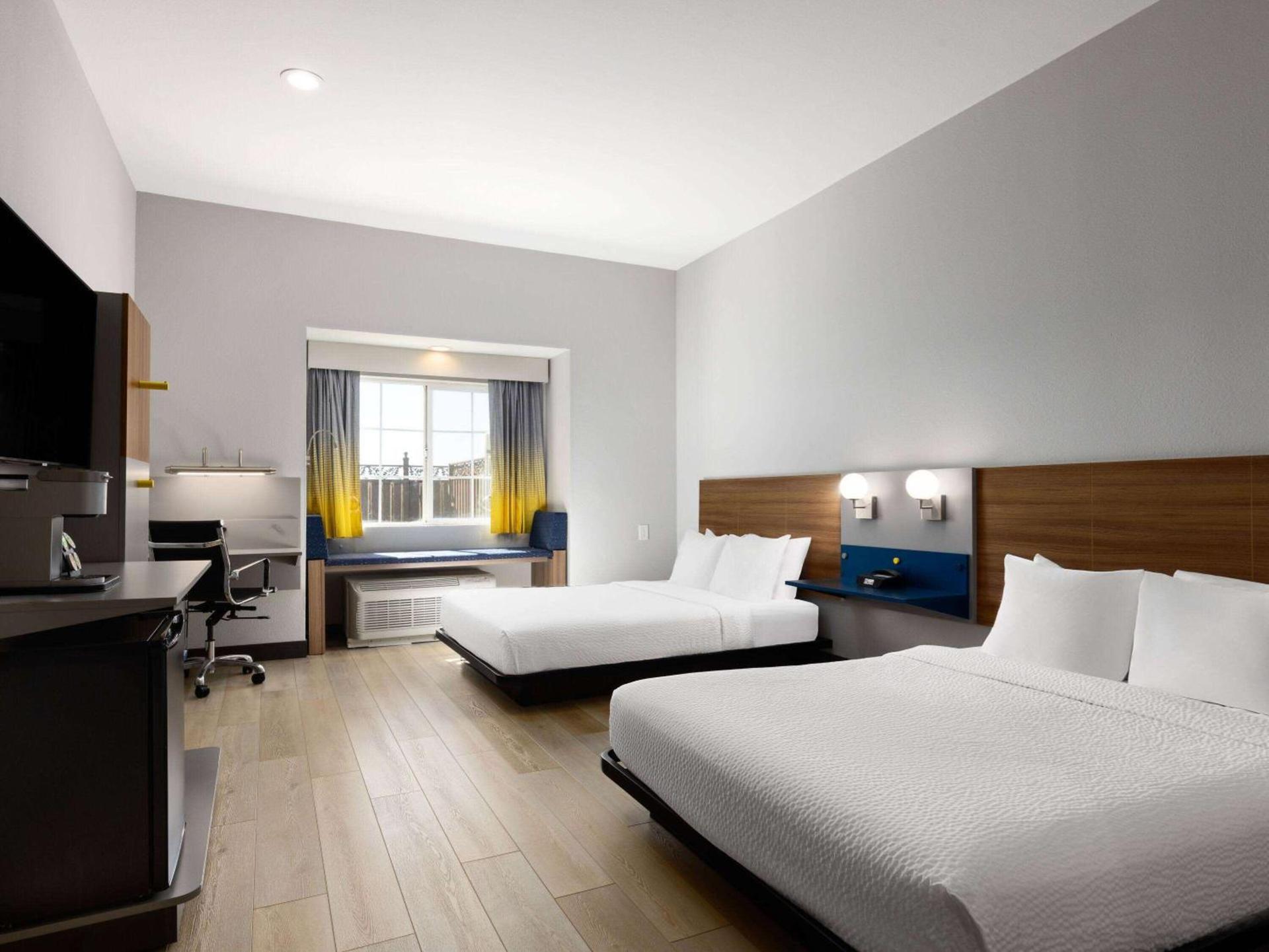 Microtel Inn & Suites by Wyndham Tracy photo 29