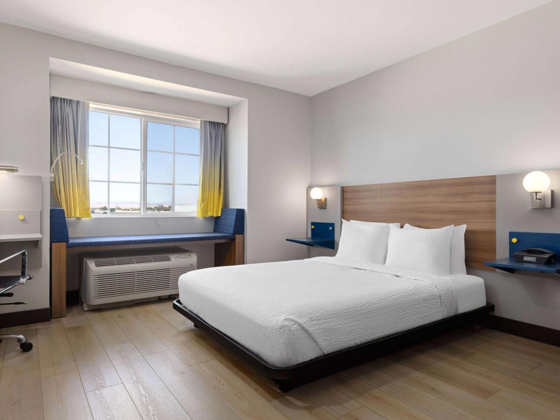 Microtel Inn & Suites by Wyndham Tracy photo 32