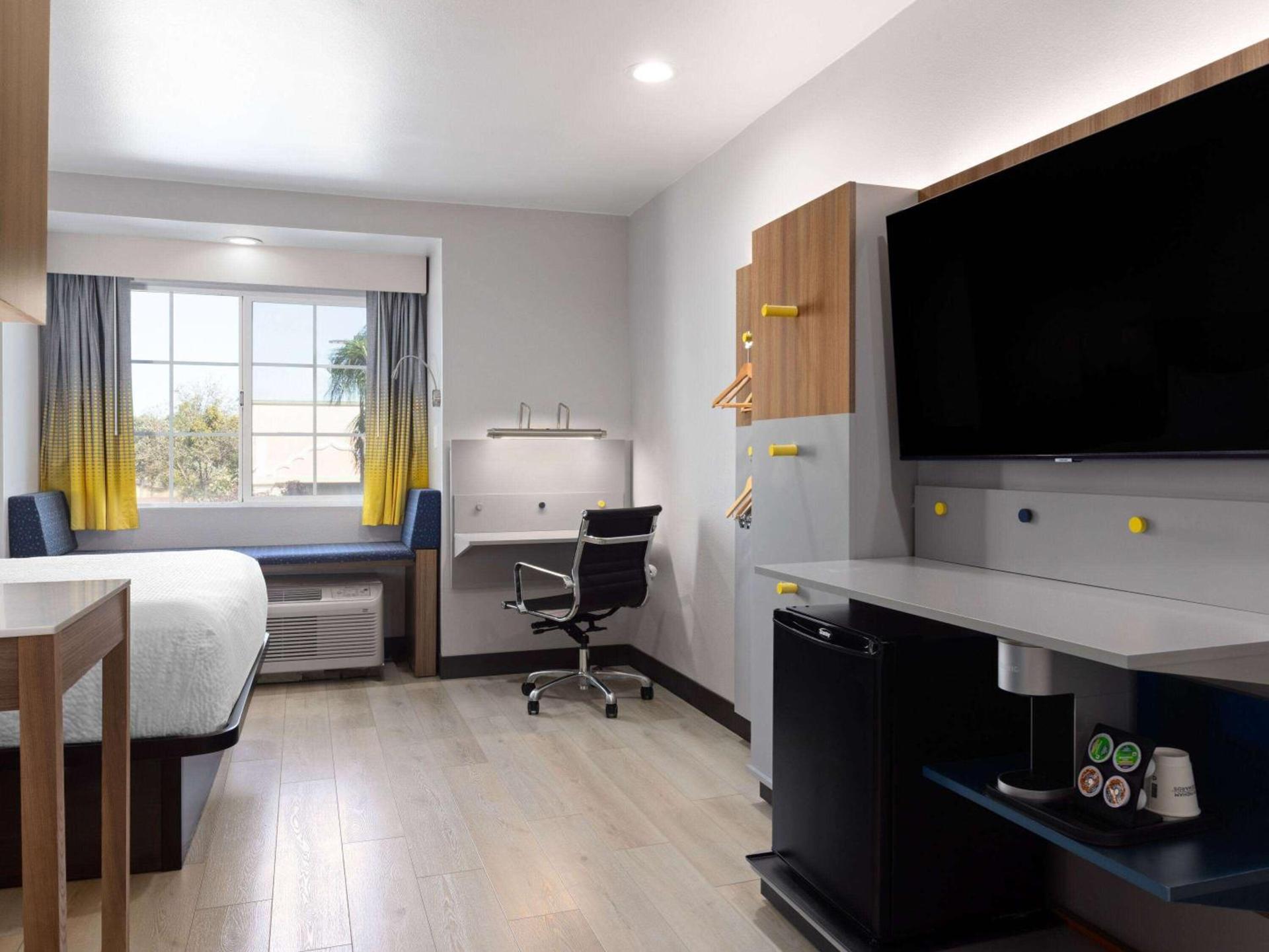 Microtel Inn & Suites by Wyndham Tracy photo 38