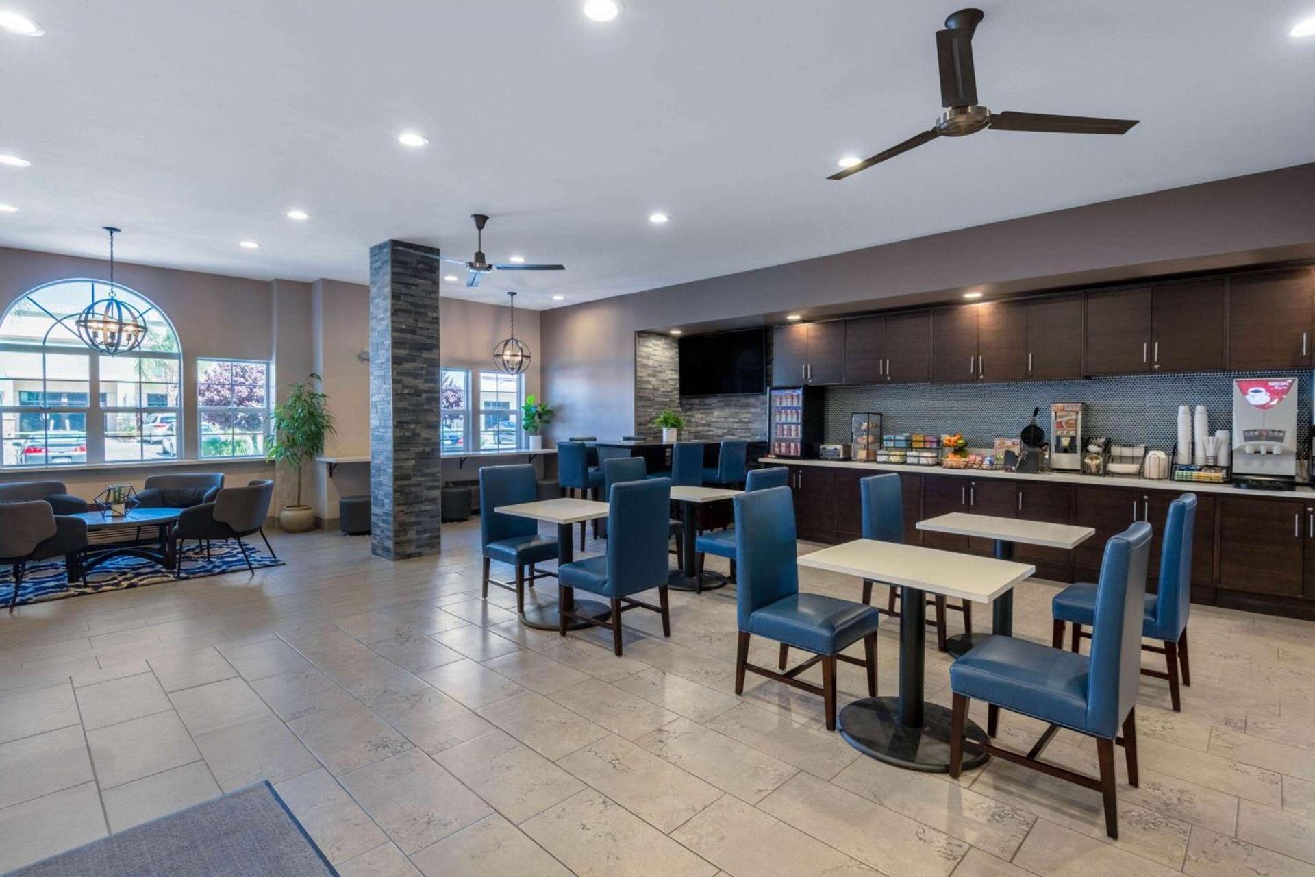 Microtel Inn & Suites by Wyndham Tracy photo 41