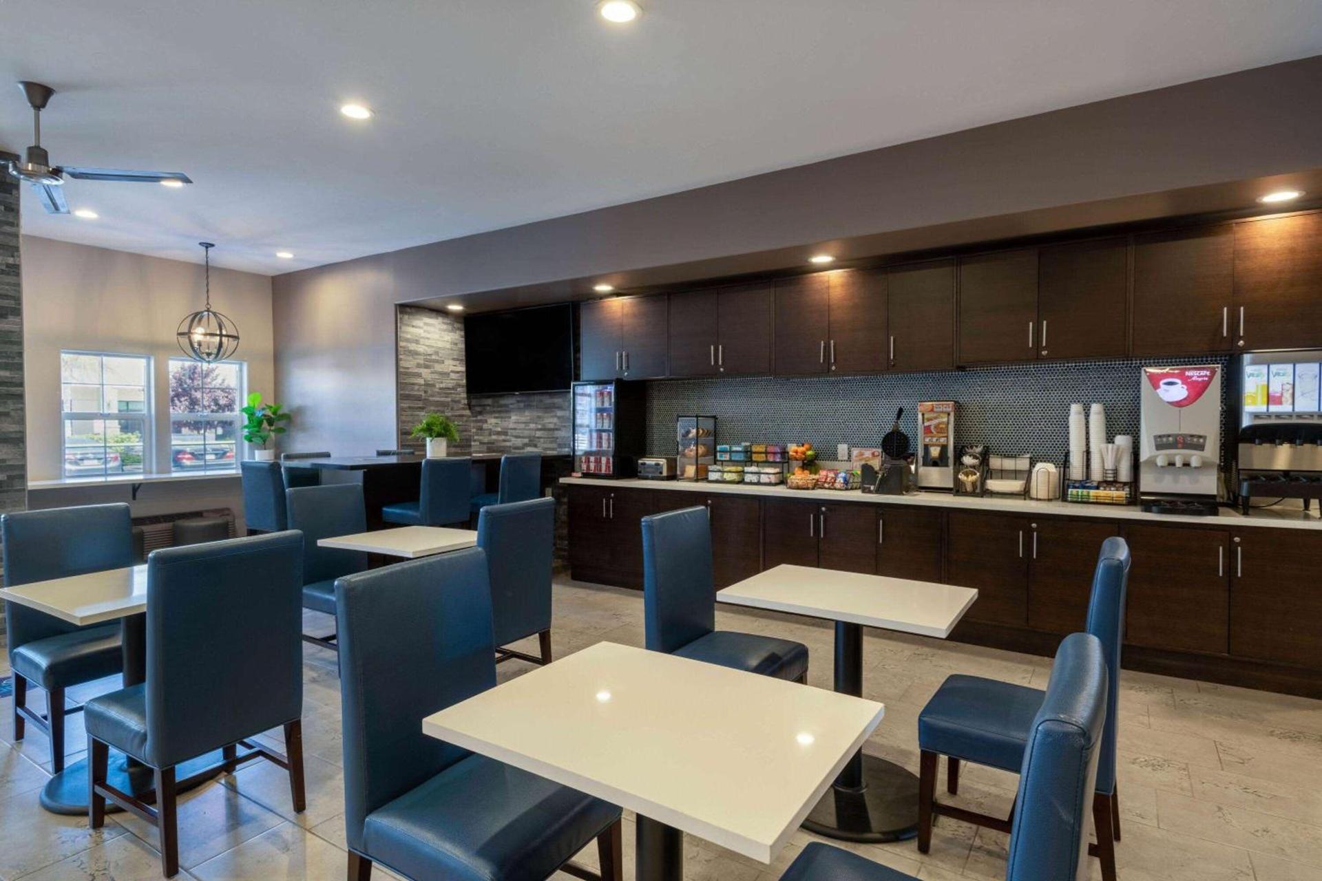 Microtel Inn & Suites by Wyndham Tracy photo 42