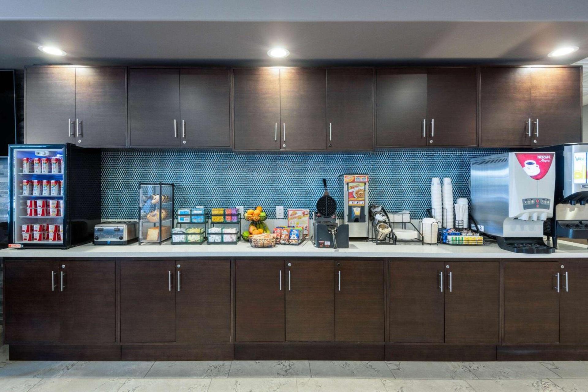 Microtel Inn & Suites by Wyndham Tracy photo 44