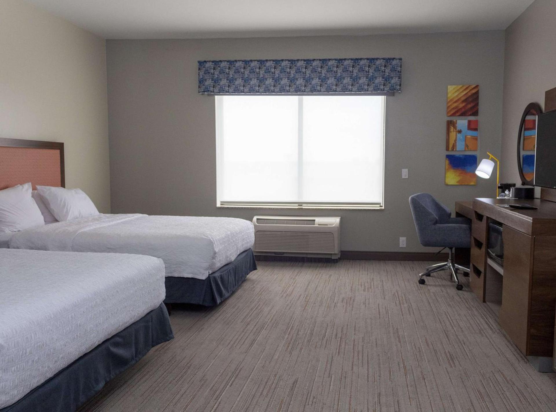 Hampton Inn & Suites Riverton photo 19