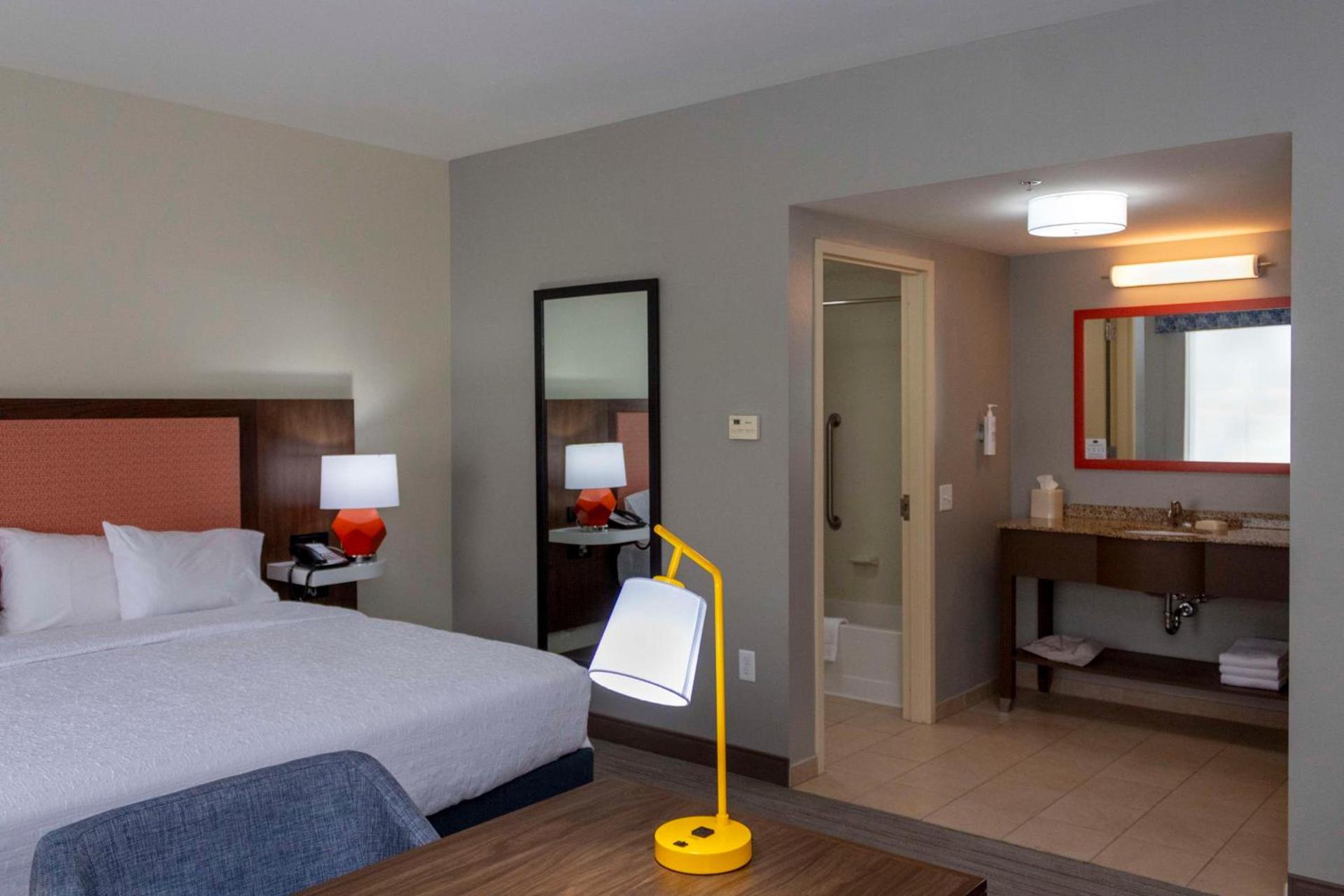 Hampton Inn & Suites Riverton photo 59