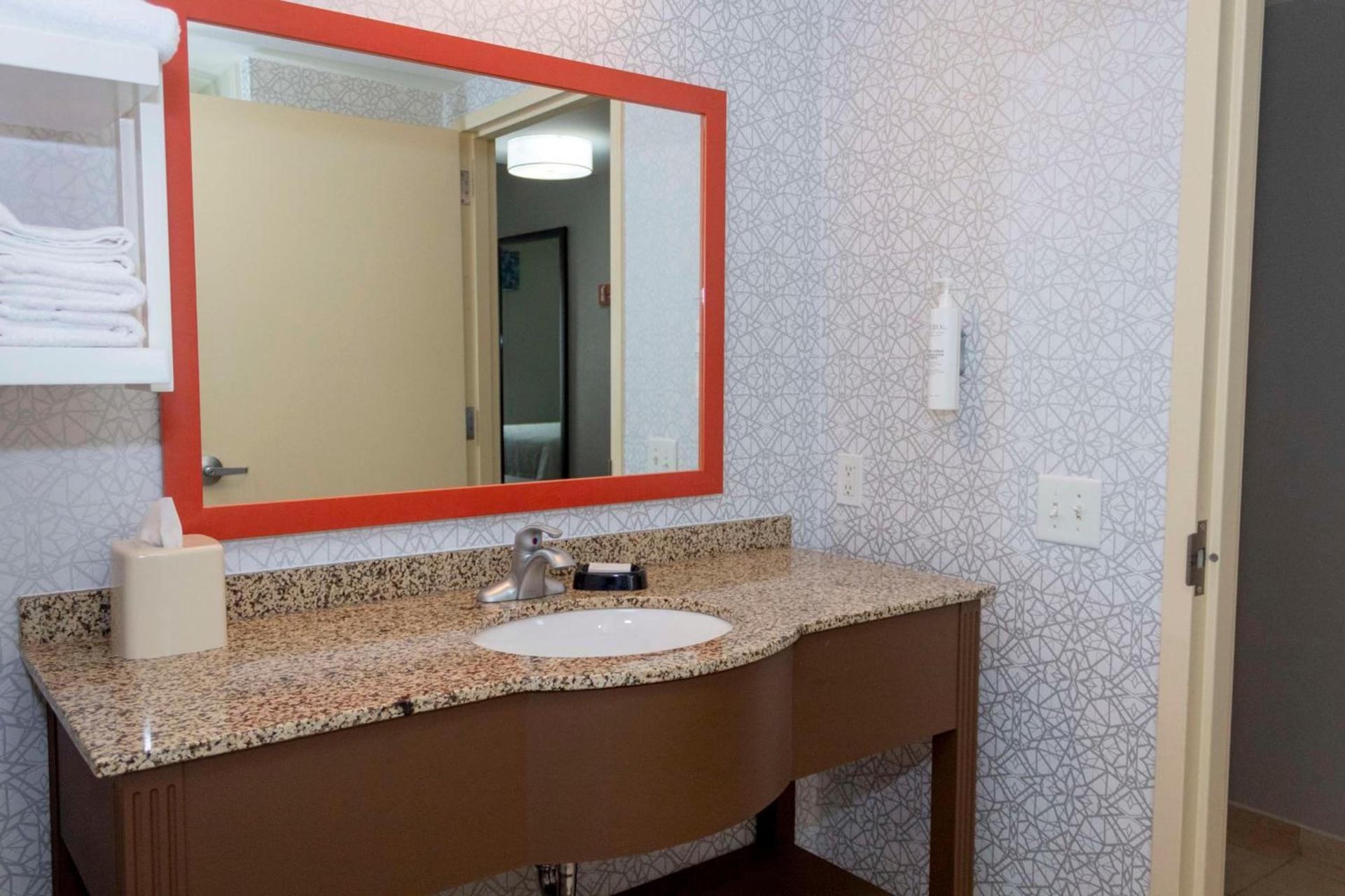Hampton Inn & Suites Riverton photo 28