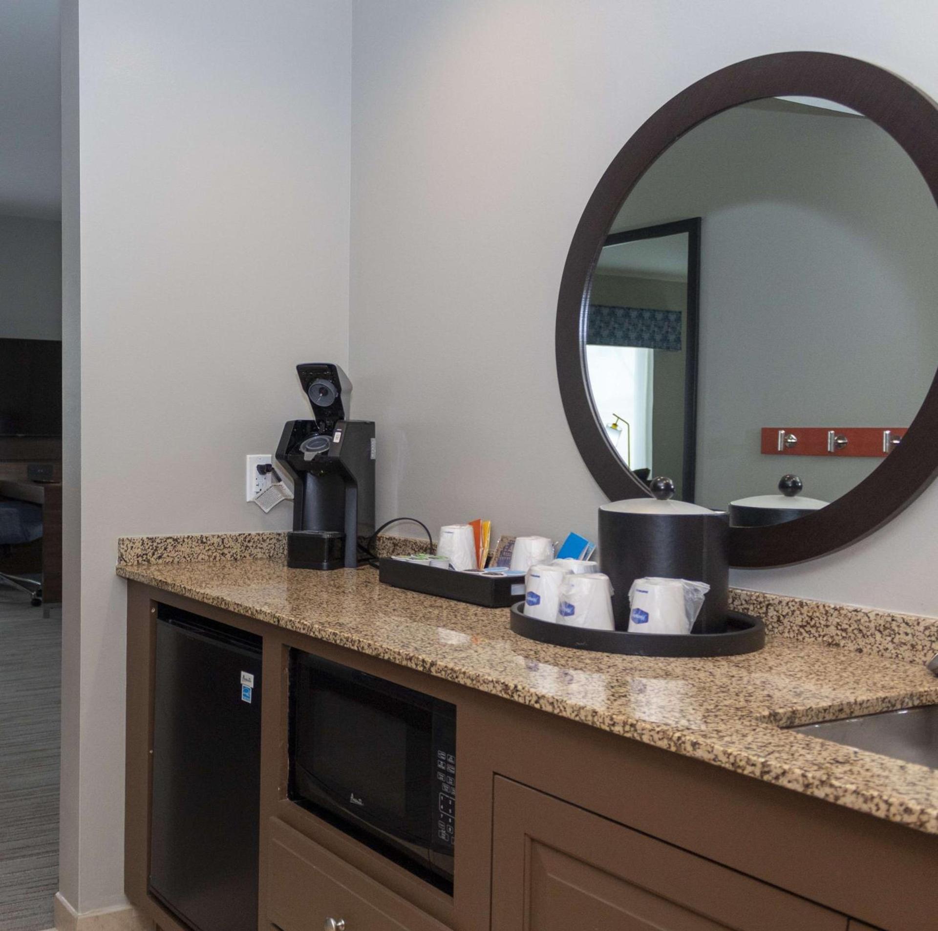 Hampton Inn & Suites Riverton photo 25