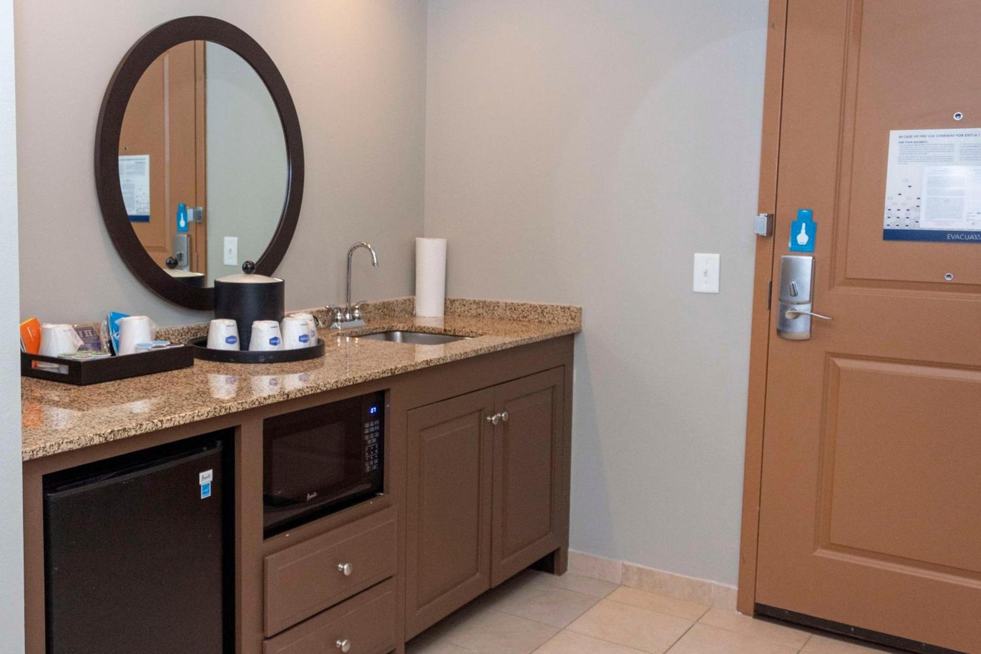 Hampton Inn & Suites Riverton photo 39
