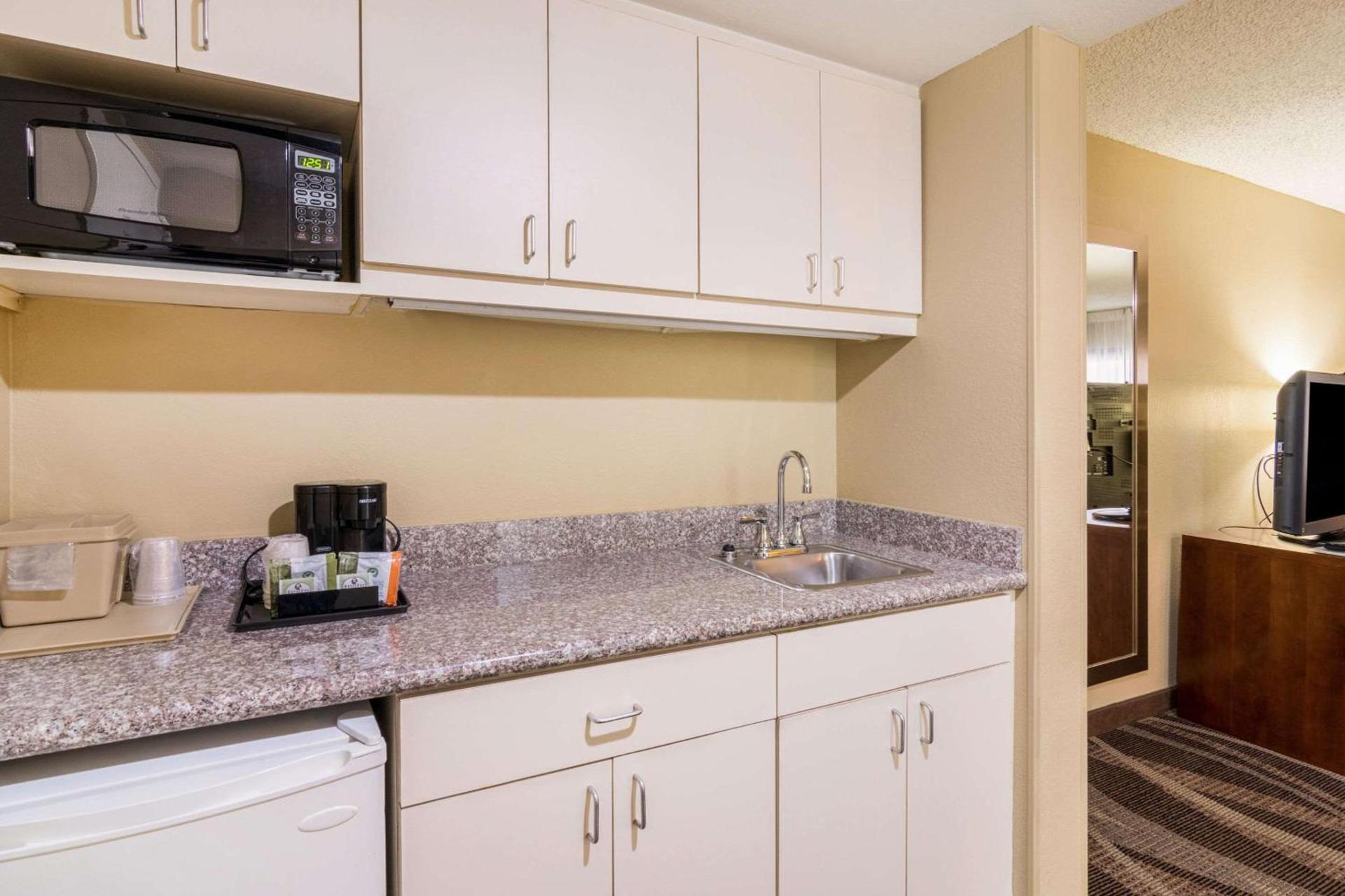 Comfort Inn Pensacola - University Area photo 16