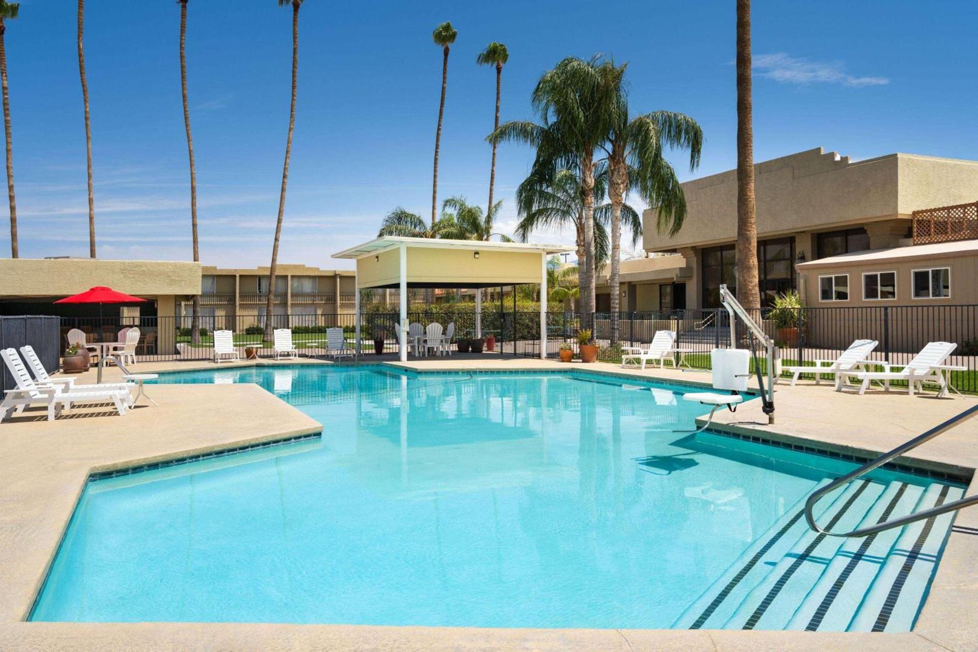 Ramada by Wyndham Tucson photo 6