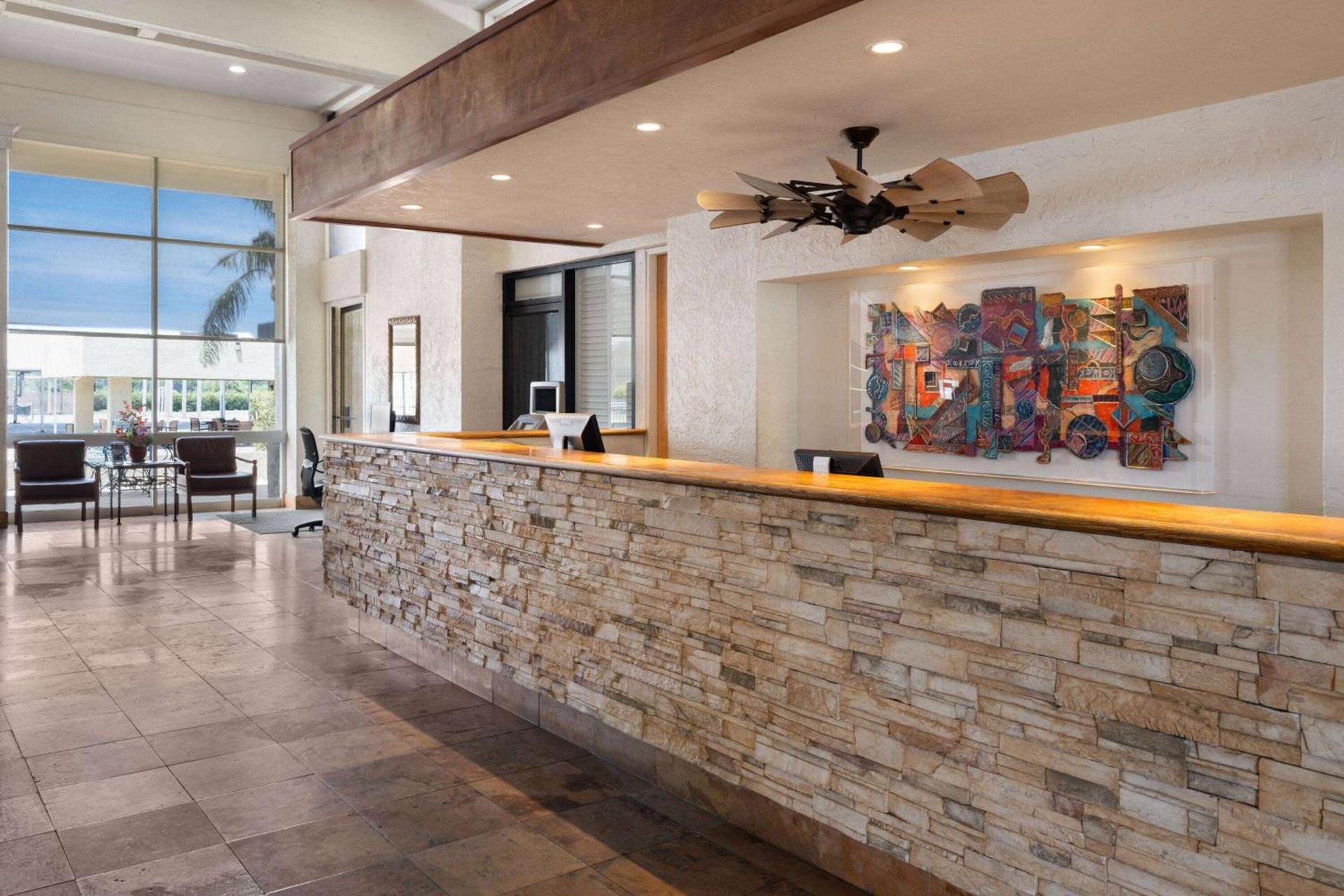 Ramada by Wyndham Tucson photo 4