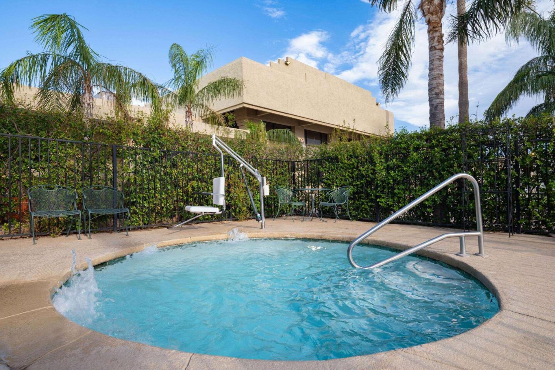 Ramada by Wyndham Tucson photo 5
