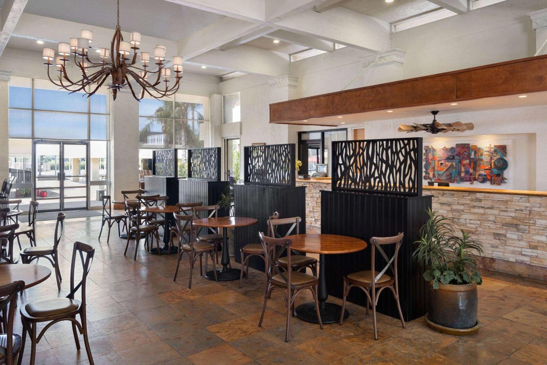 Ramada by Wyndham Tucson photo 9