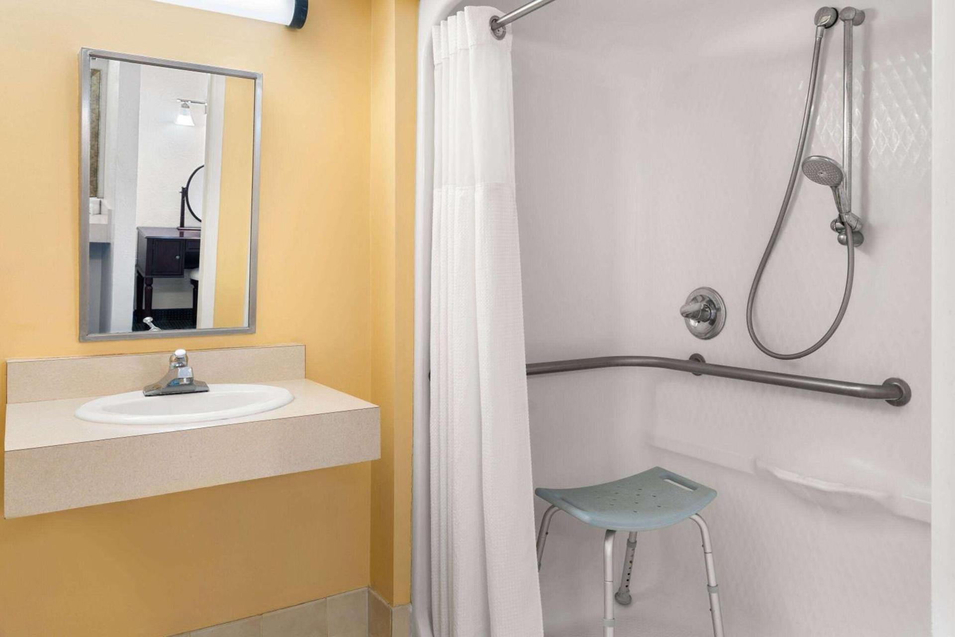 Ramada by Wyndham Tucson photo 12