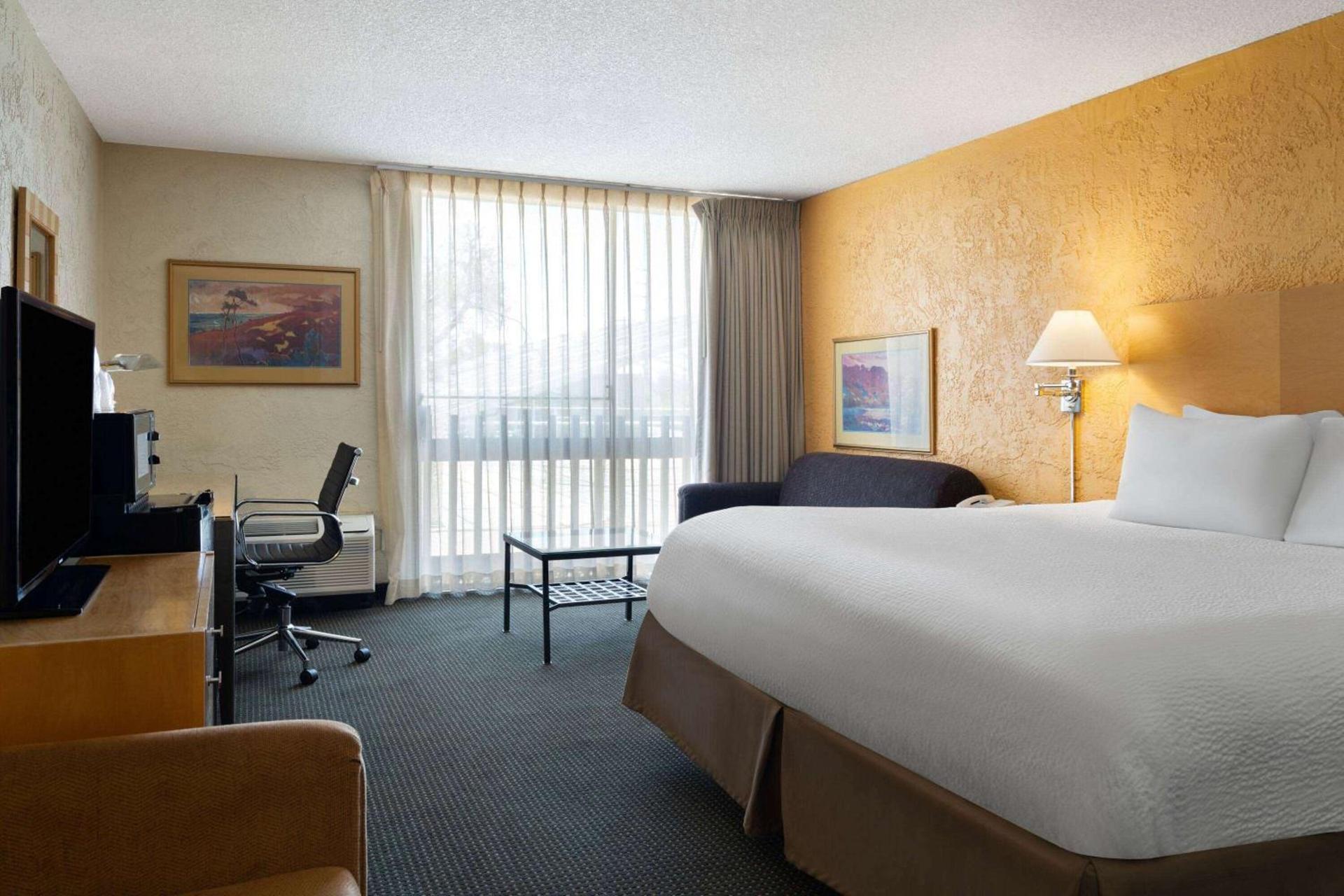 Ramada by Wyndham Tucson photo 13