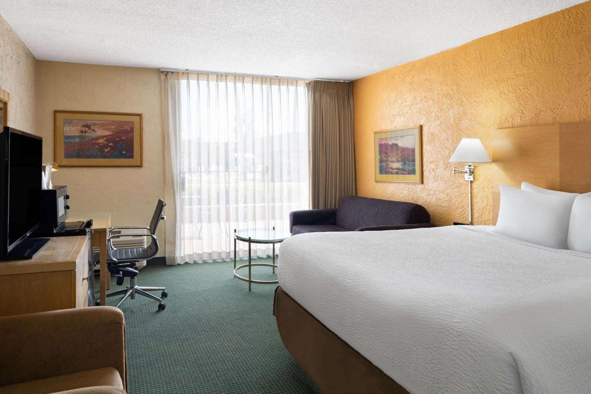 Ramada by Wyndham Tucson photo 14
