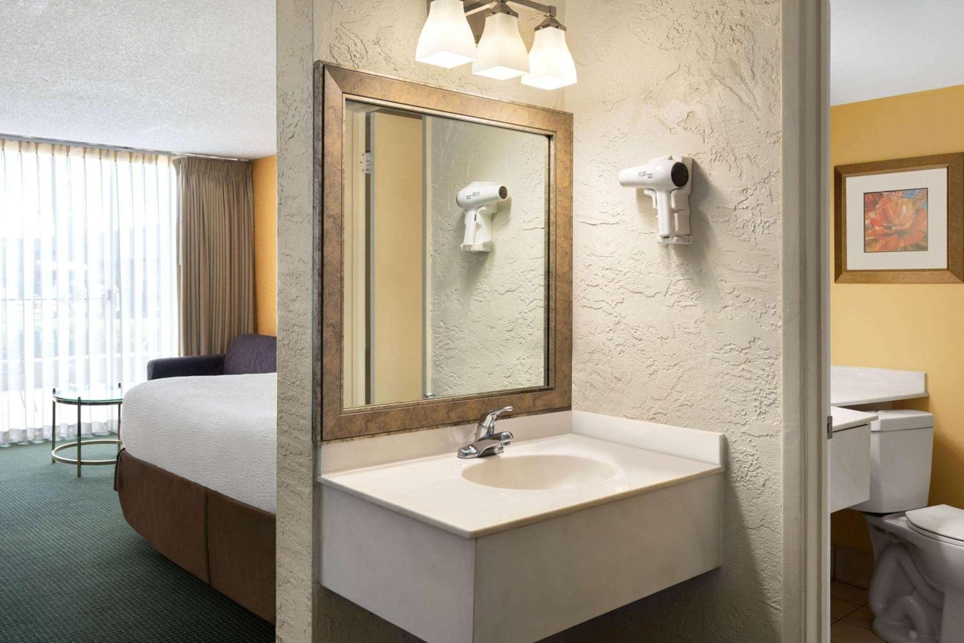 Ramada by Wyndham Tucson photo 25