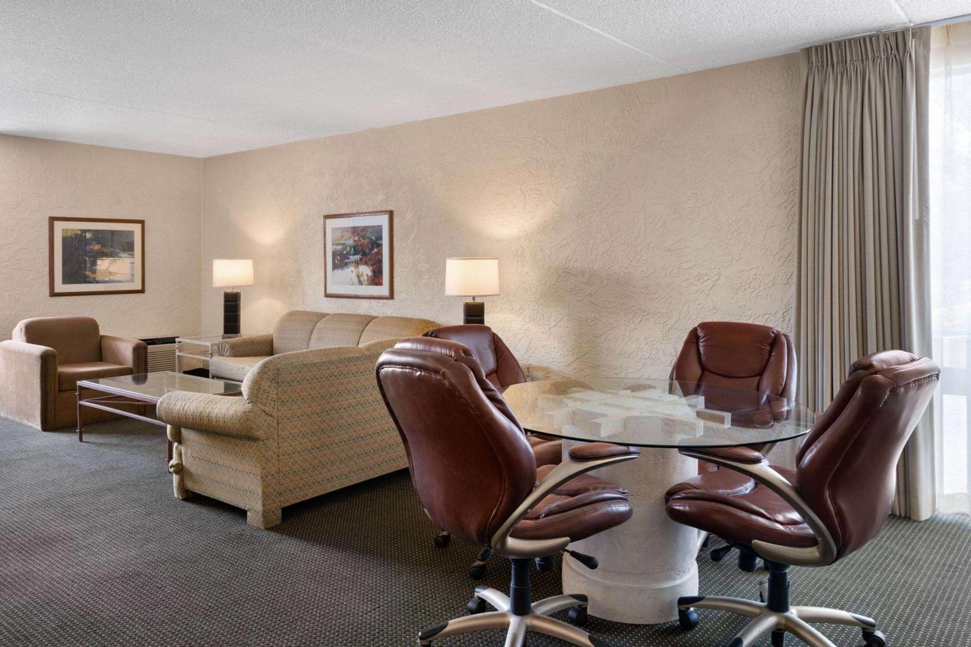 Ramada by Wyndham Tucson photo 26