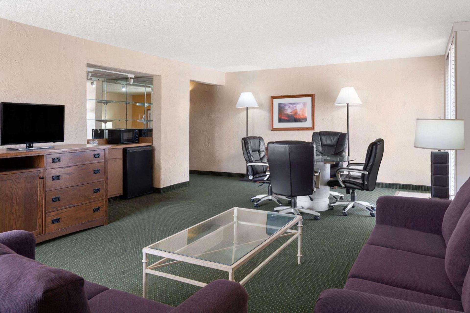Ramada by Wyndham Tucson photo 30