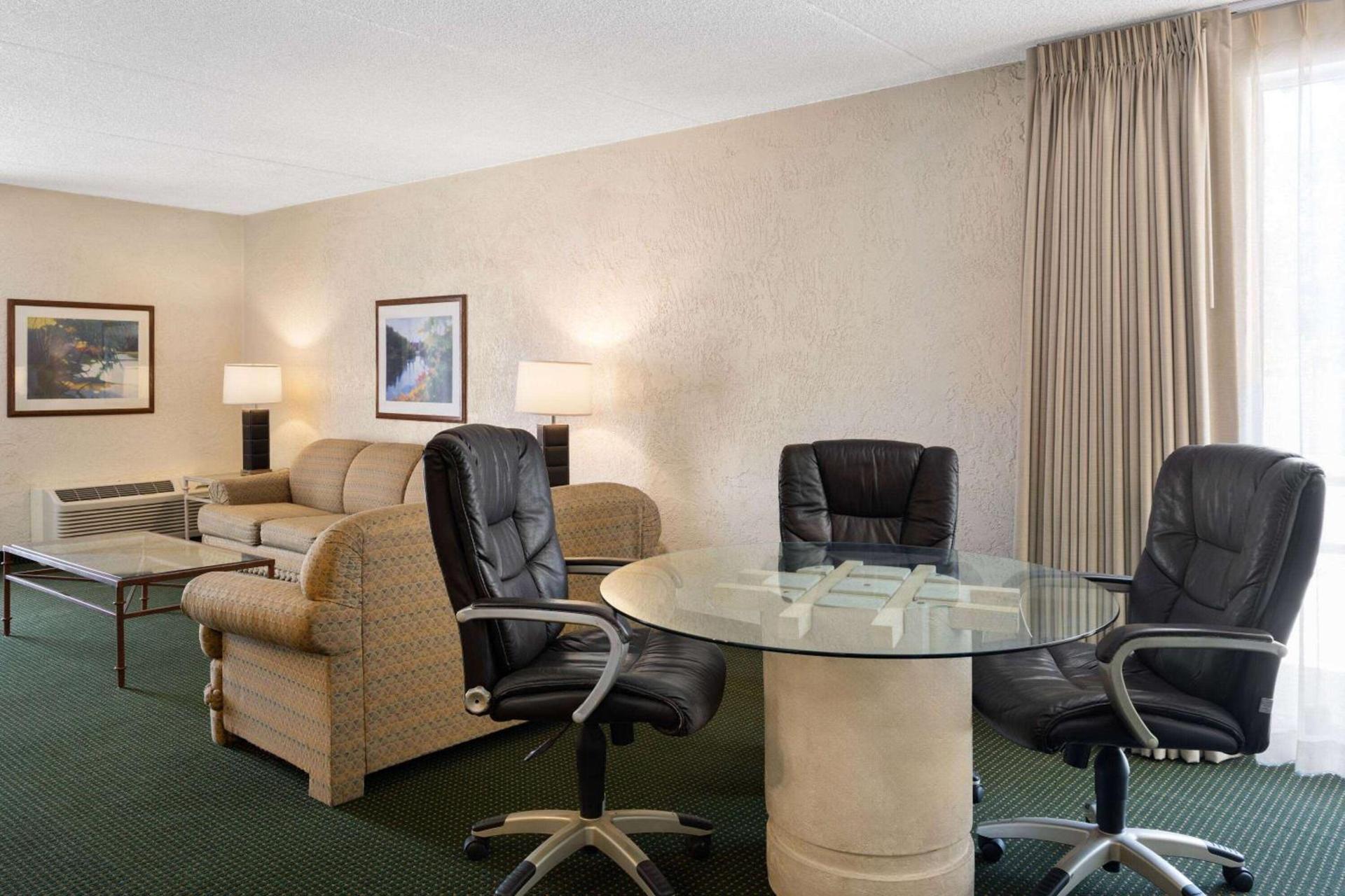 Ramada by Wyndham Tucson photo 32