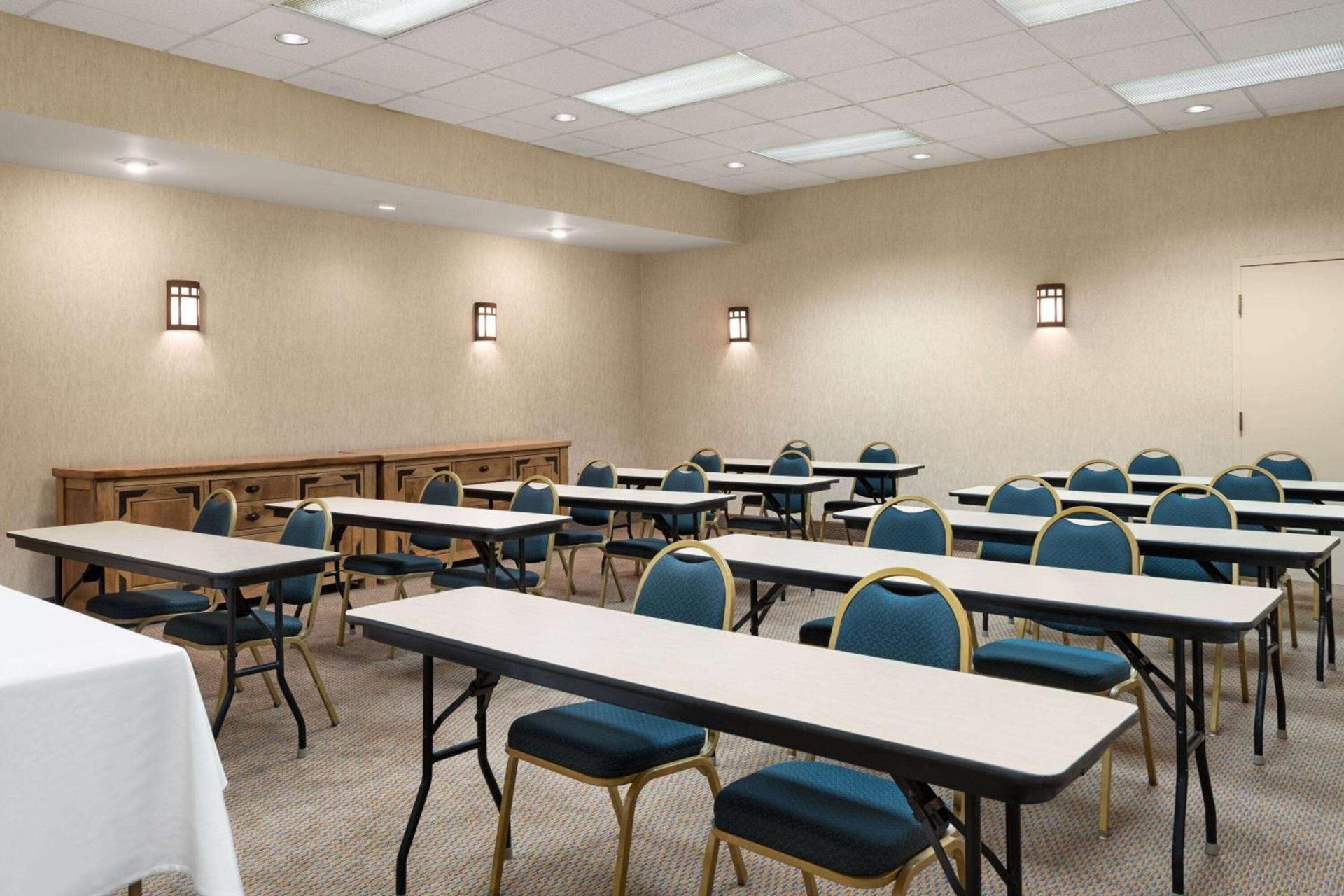Ramada by Wyndham Tucson photo 35