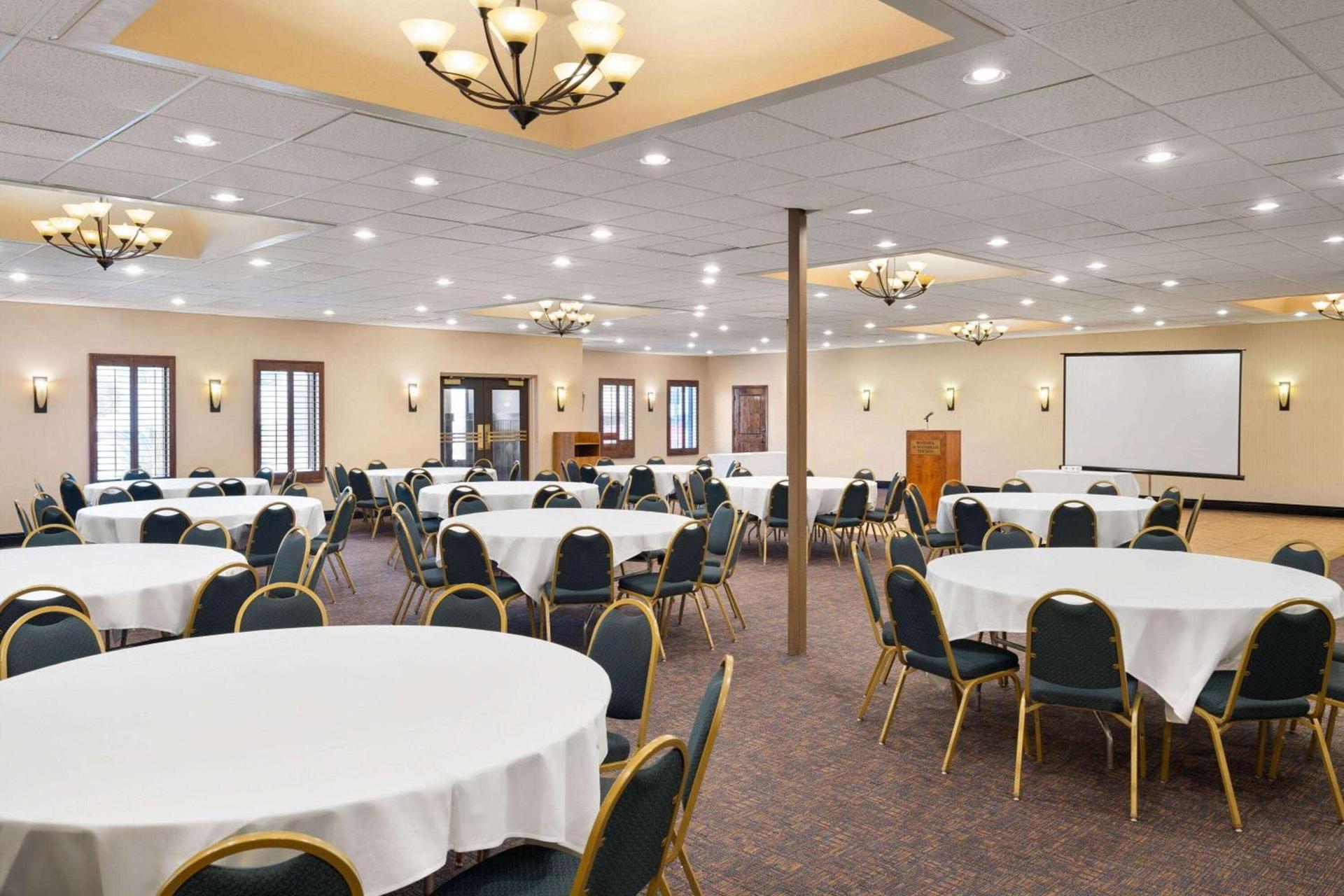 Ramada by Wyndham Tucson photo 37