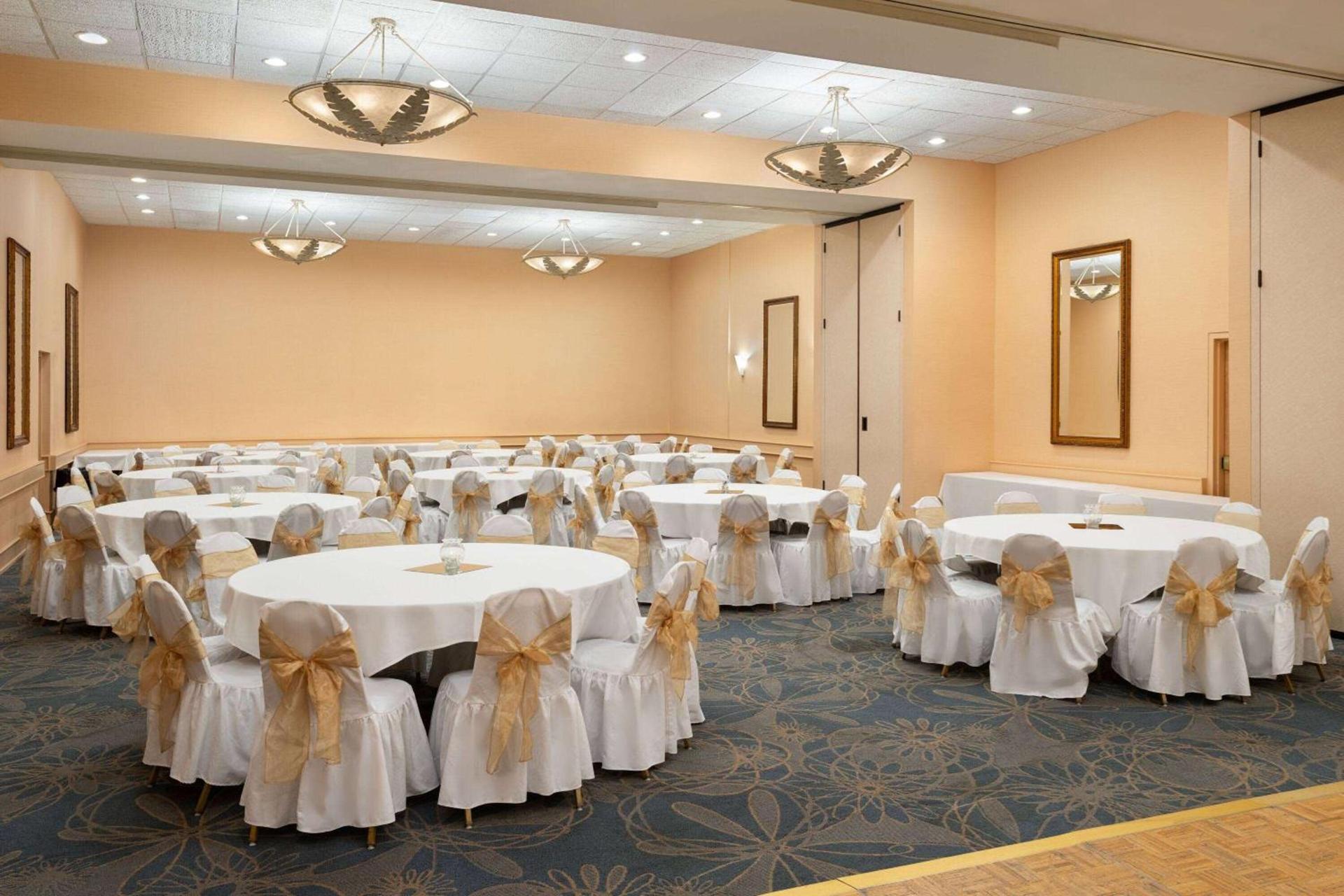 Ramada by Wyndham Tucson photo 36