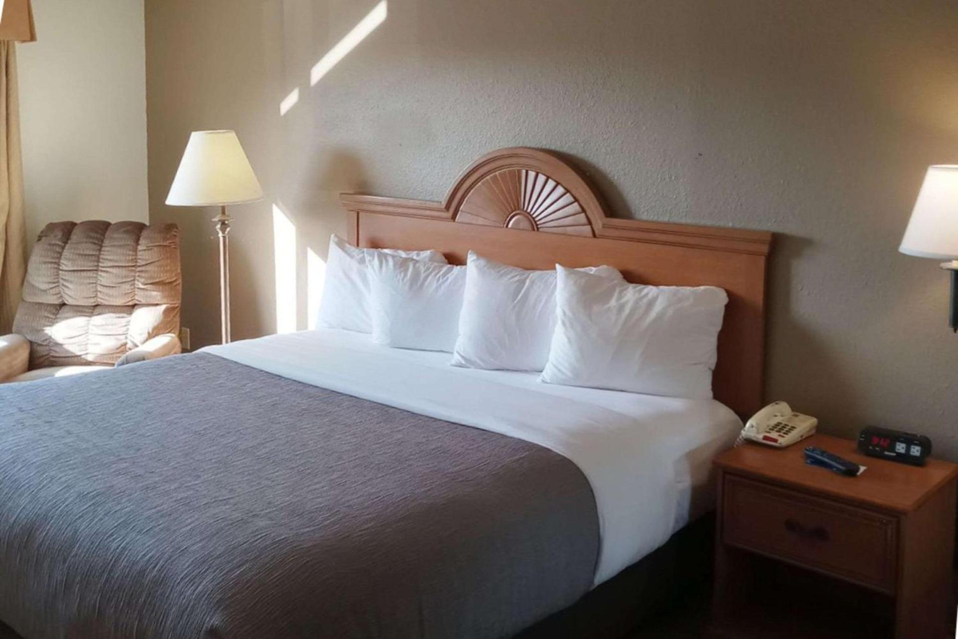 Quality Inn Huntington University Area photo 2